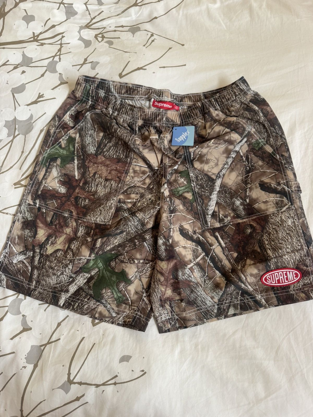 (SOLD OUT) Supreme Camo nylon painter shorts size LARGE