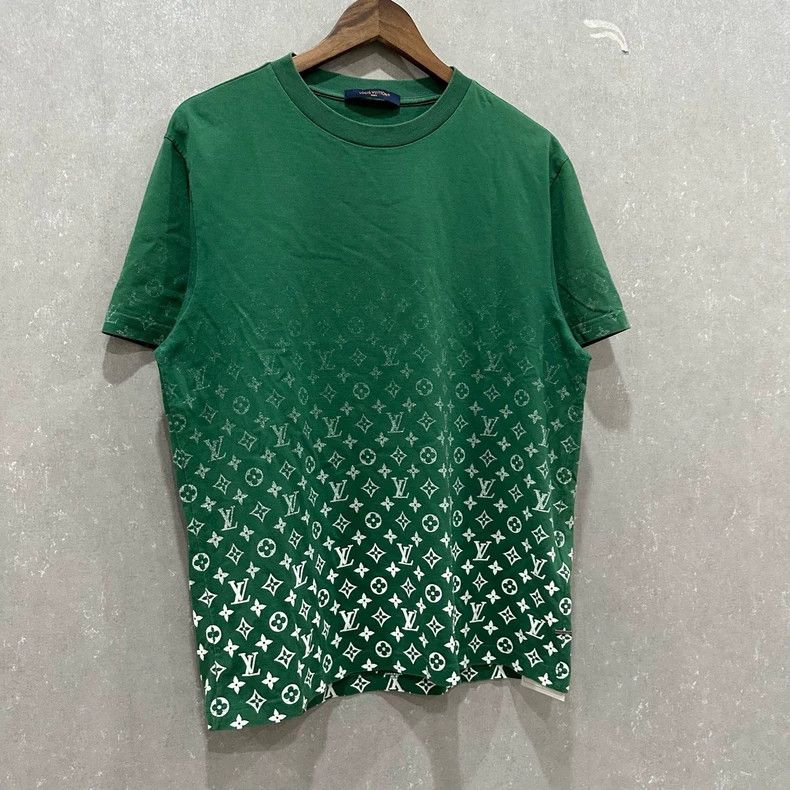 Louis Vuitton Louis Vuitton Logo gradient short sleeve T-shirt Size US L / EU 52-54 / 3 - 3 Thumbnail