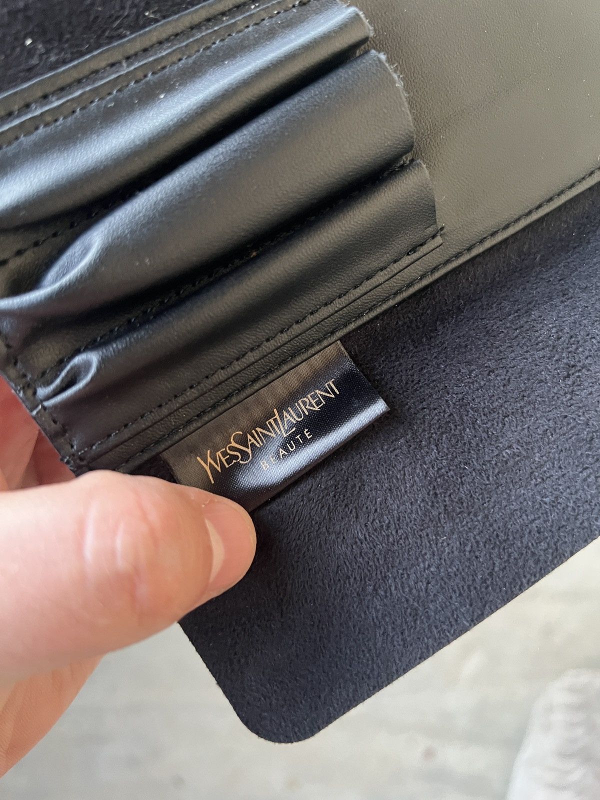 Yves Saint Laurent Yves Saint Laurent Beaute Leather Make Up Size ONE SIZE - 4 Thumbnail