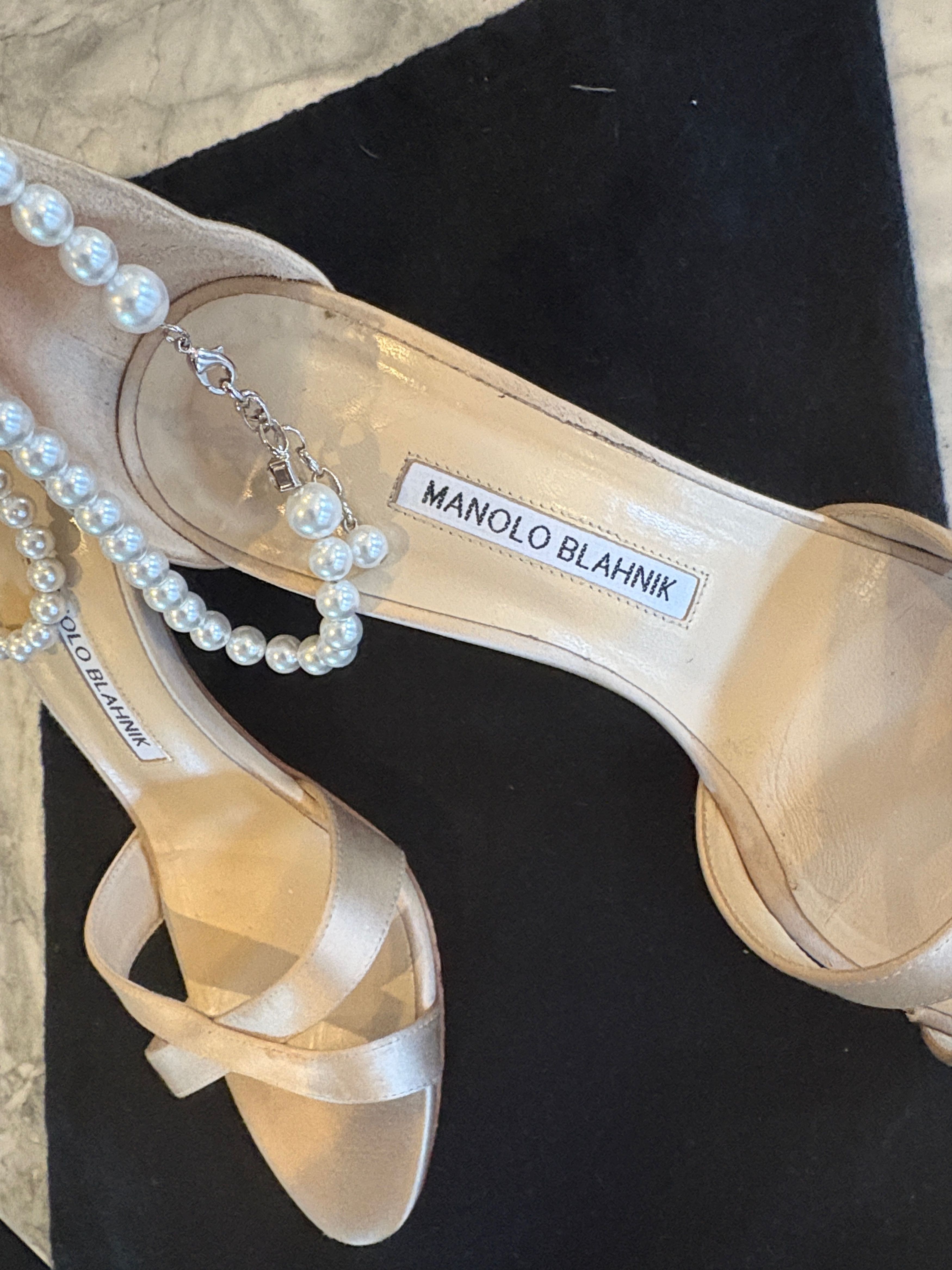 Manolo Blahnik Manolo Blahnik Beige Silk Heels / Pearl ankle strap / 38.5 Size US 7.5 / IT 37.5 - 4 Thumbnail