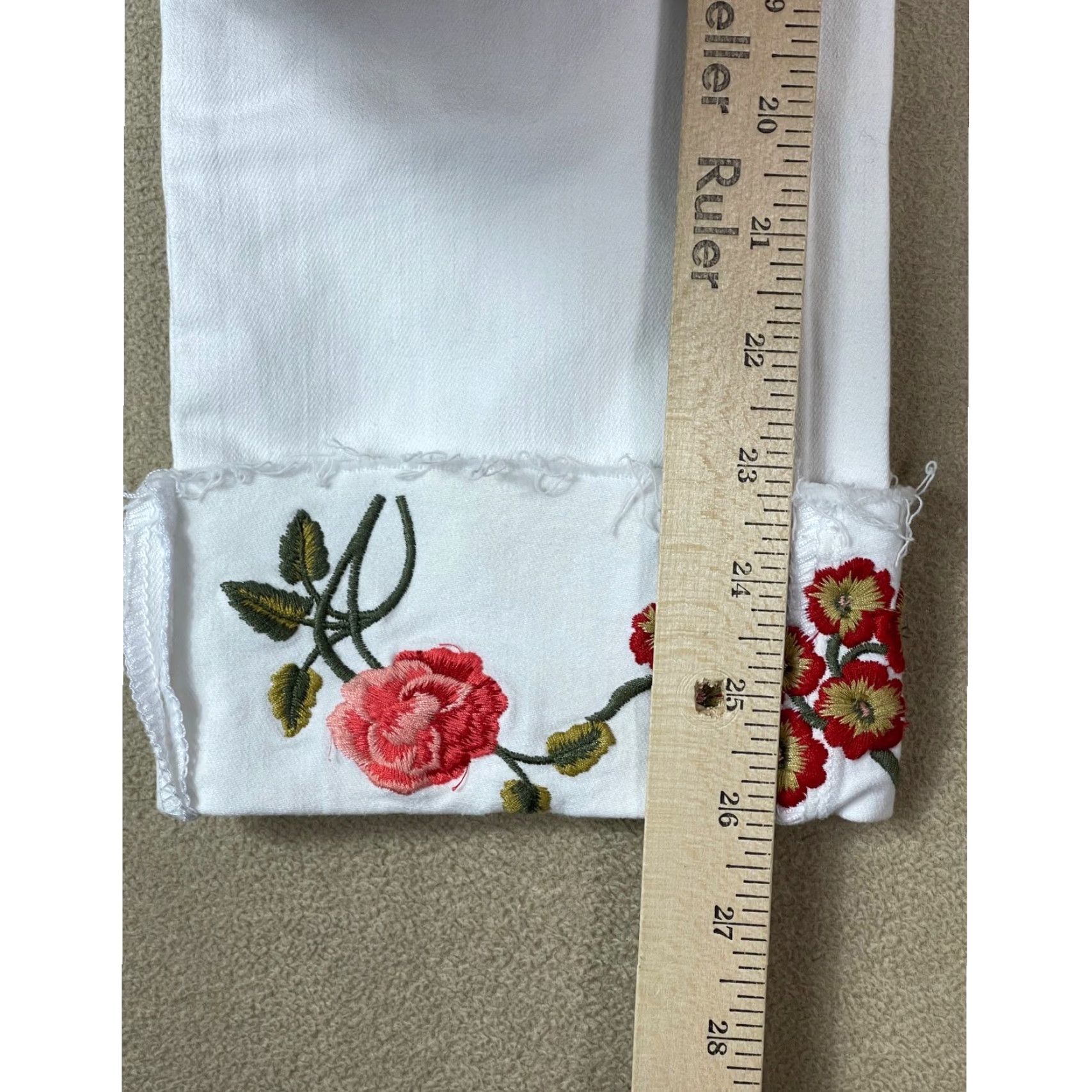 Vintage Driftwood Womens White Floral Embroidered Crop Straight Leg Jeans Size 26 Size 26" / US 2 / IT 38 - 7 Thumbnail