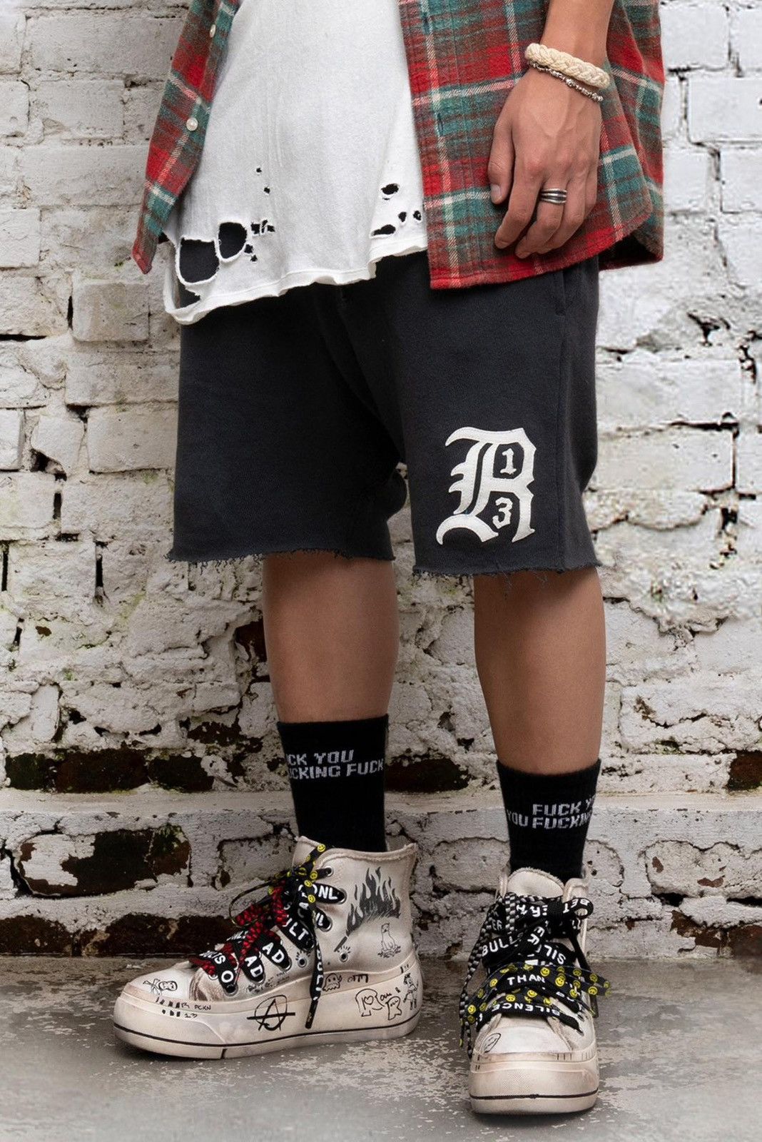 R13 Logo short. XL Size US 34 / EU 50 - 1 Thumbnail