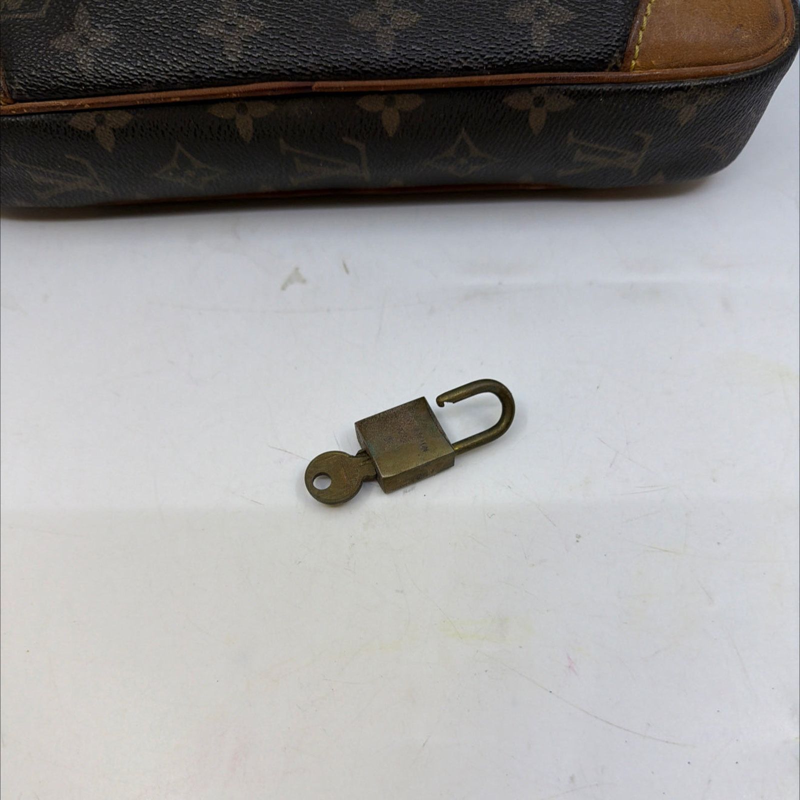 Louis Vuitton Louis Vuitton Trousse Toilette 28 Monogram Clutch Size ONE SIZE - 2 Thumbnail