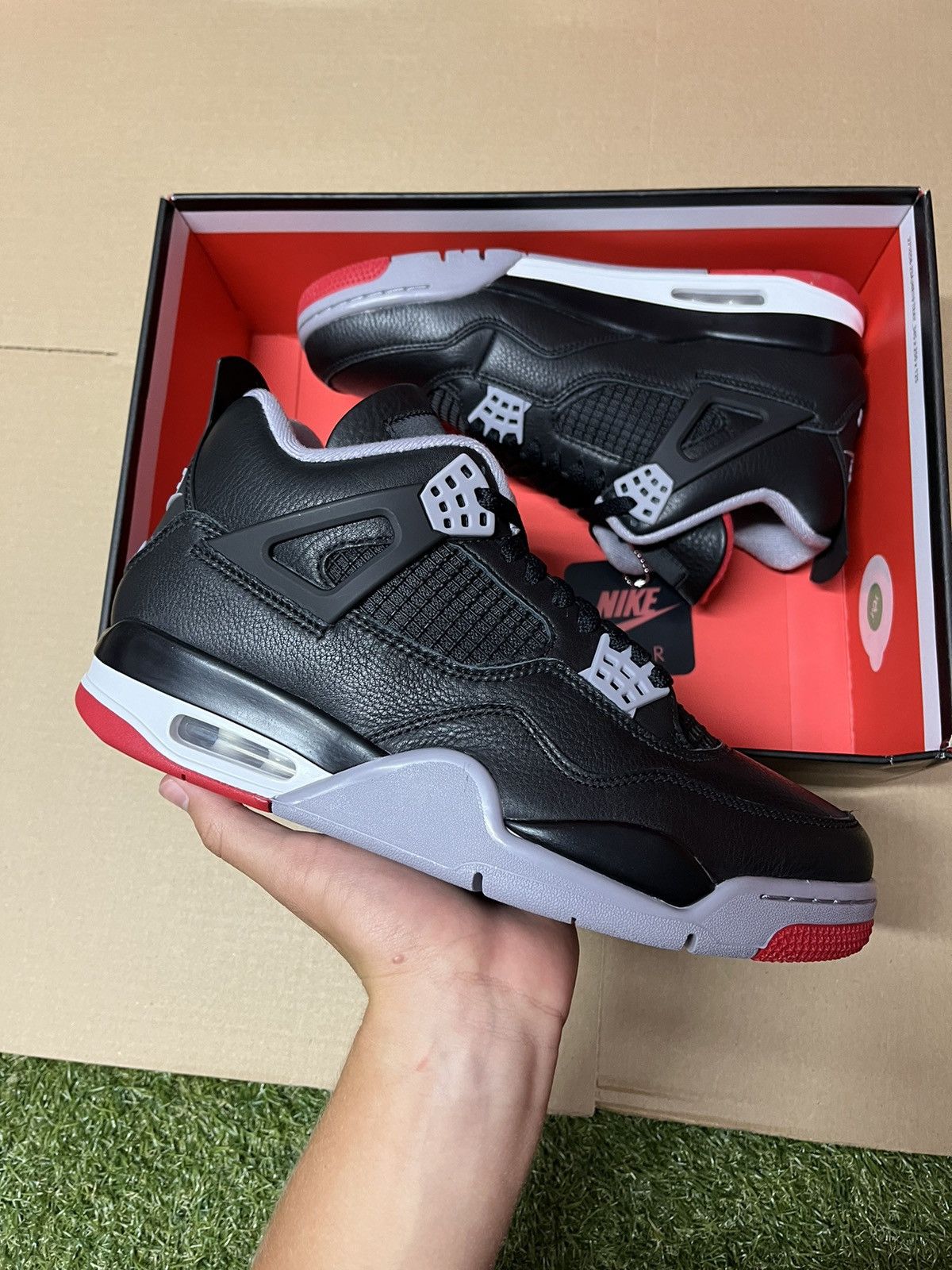 Nike Jordan 4 Retro Bred Remainged Size US 9.5 / EU 42-43 - 2 Thumbnail