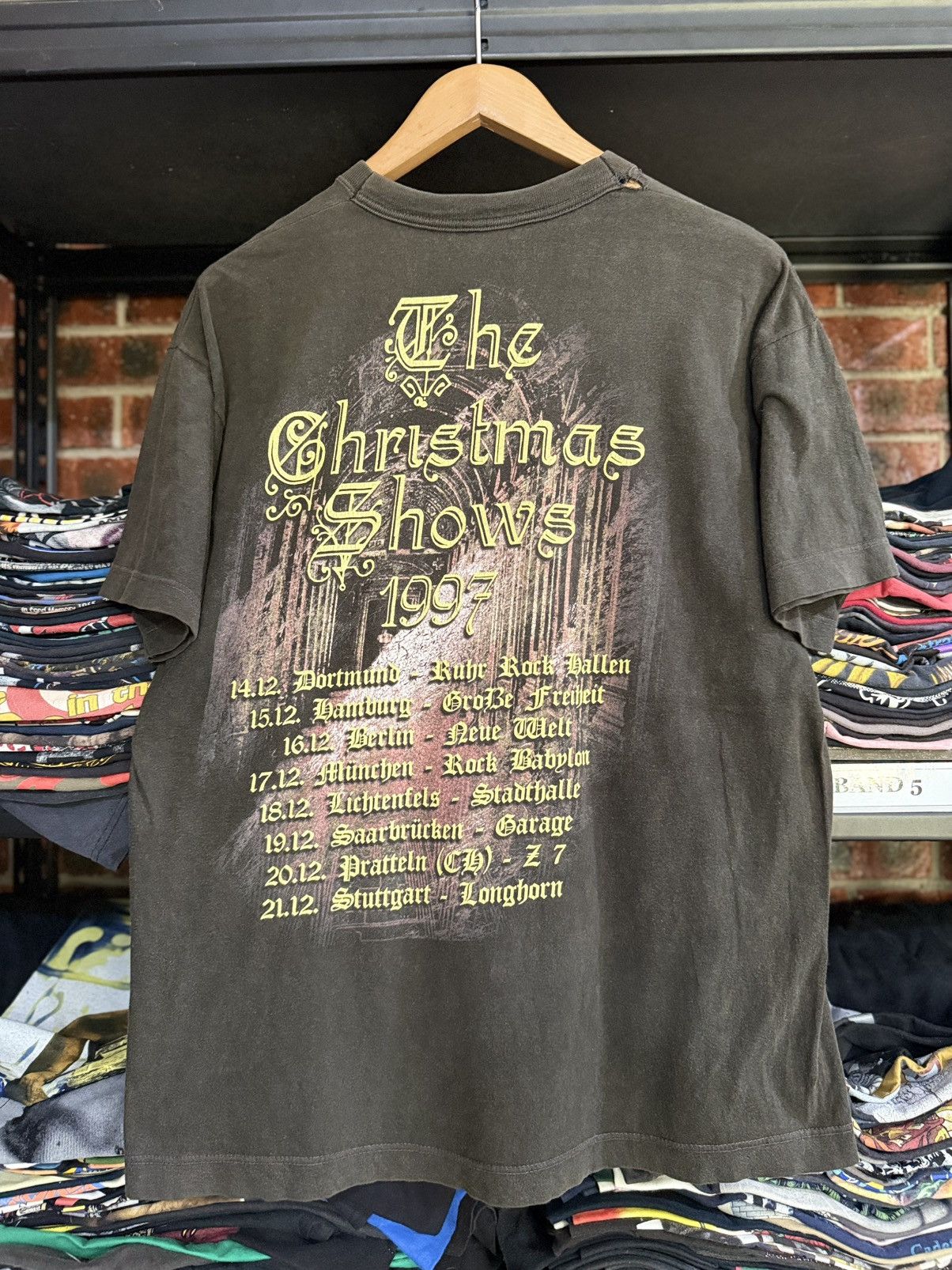 Vintage Thrashed Vintage 90s Rage The Christmas Shows Sun Faded Tee Size US L / EU 52-54 / 3 - 2 Thumbnail