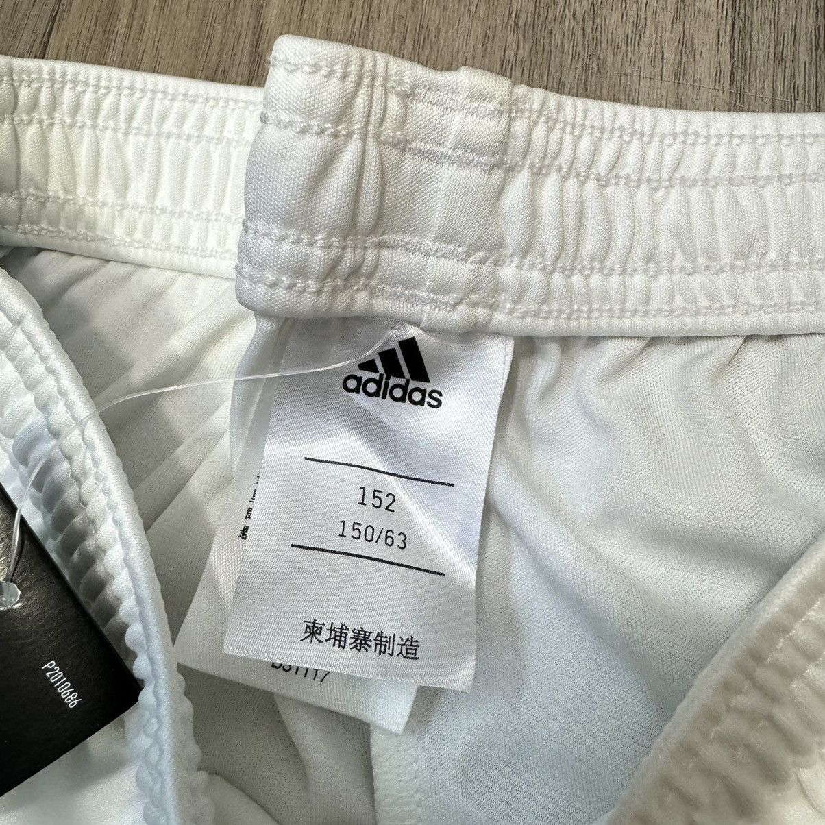 Other (Youth size)Real Madrid 17/18 home short (Bnwt) Size US 26 / EU 42 - 7 Thumbnail