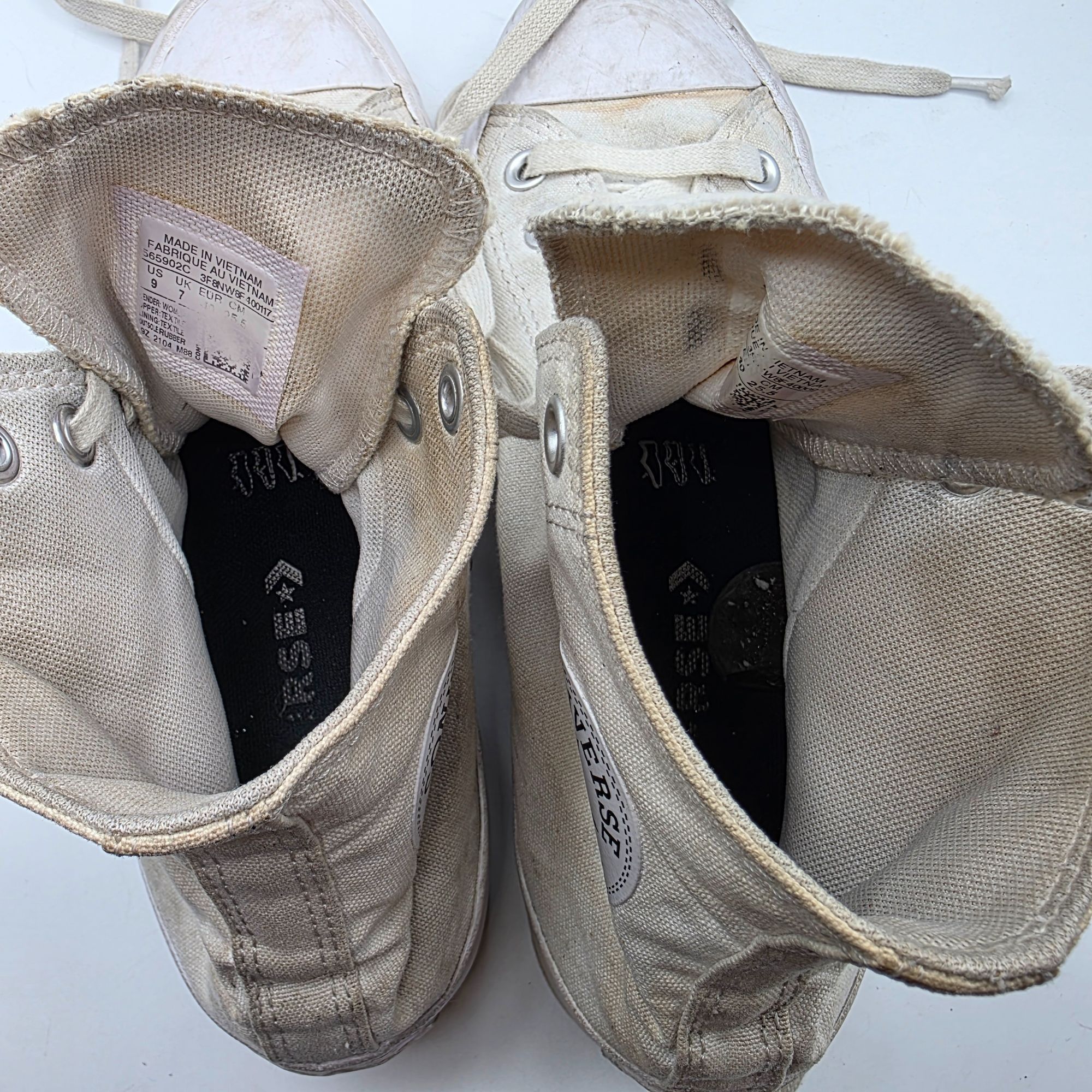 Converse Converse Chuck Taylor All Star Lugged Hi Womens 9 Triple Whi Size US 9 / IT 39 - 12 Thumbnail