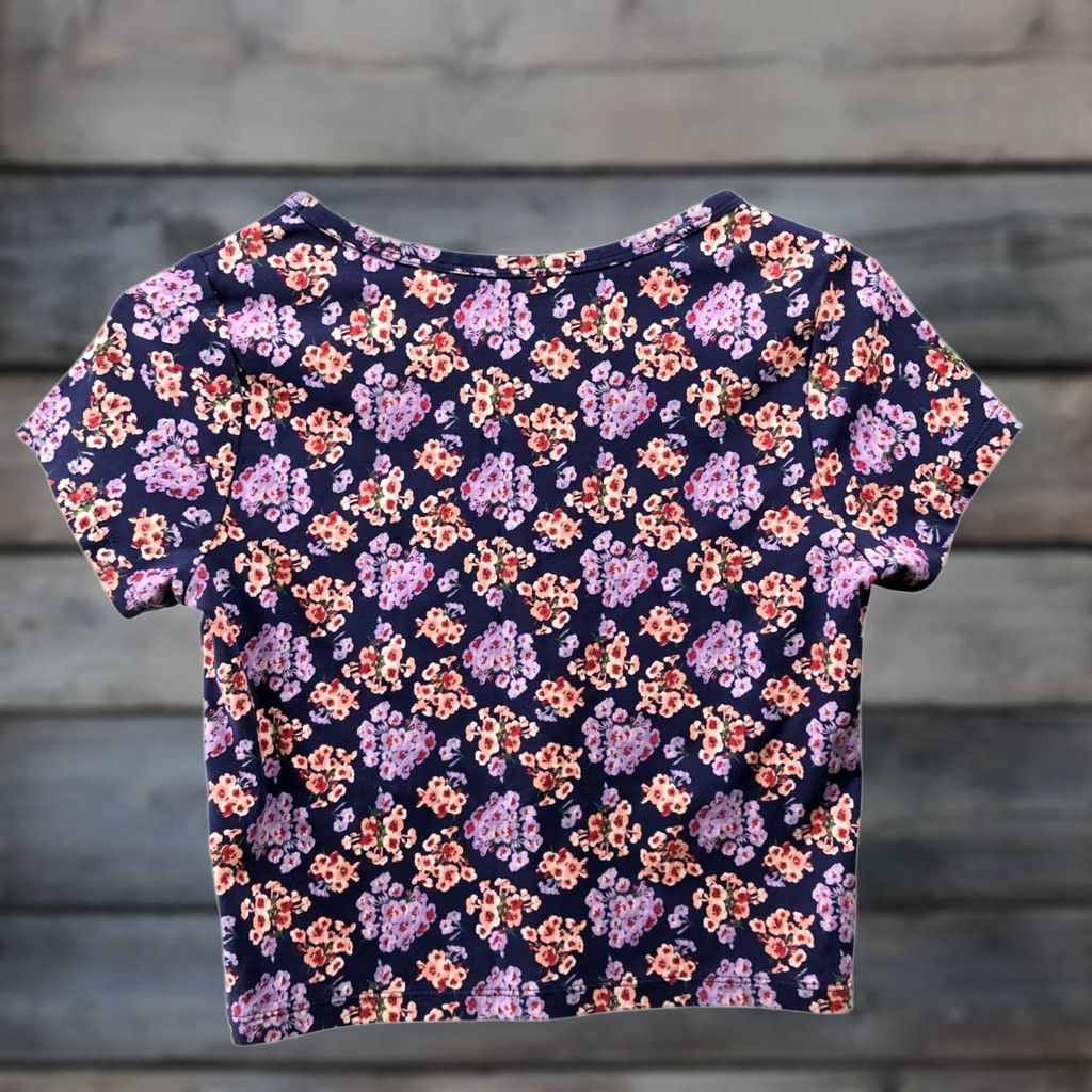 Uniqlo Uniqlo T-Shirt Womens M Cropped Short Sleeve Floral Scoop Neck Navy Slim Casual Shirt Size M / US 6-8 / IT 42-44 - 1 Thumbnail