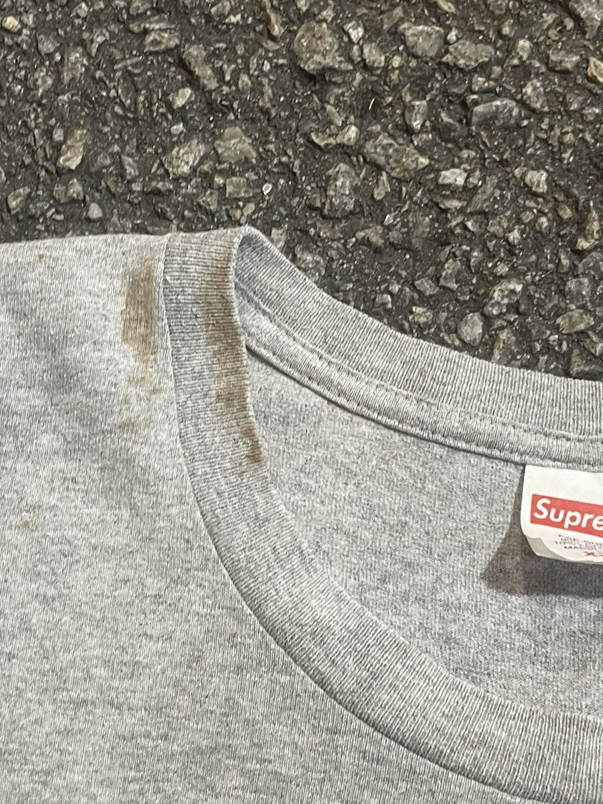 Supreme Supreme Strawberries Logo T-Shirt Size US XXL / EU 58 / 5 - 3 Thumbnail