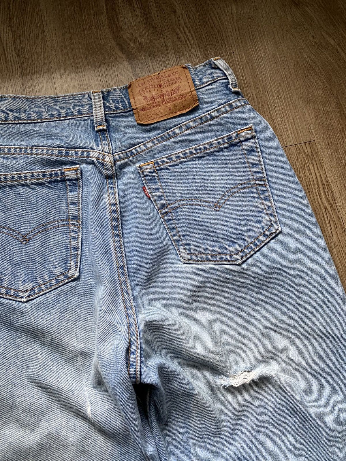 Levi's Vintage 90s Levis Made in USA Blue Light Wash Denim Jeans Size US 28 / EU 44 - 9 Thumbnail