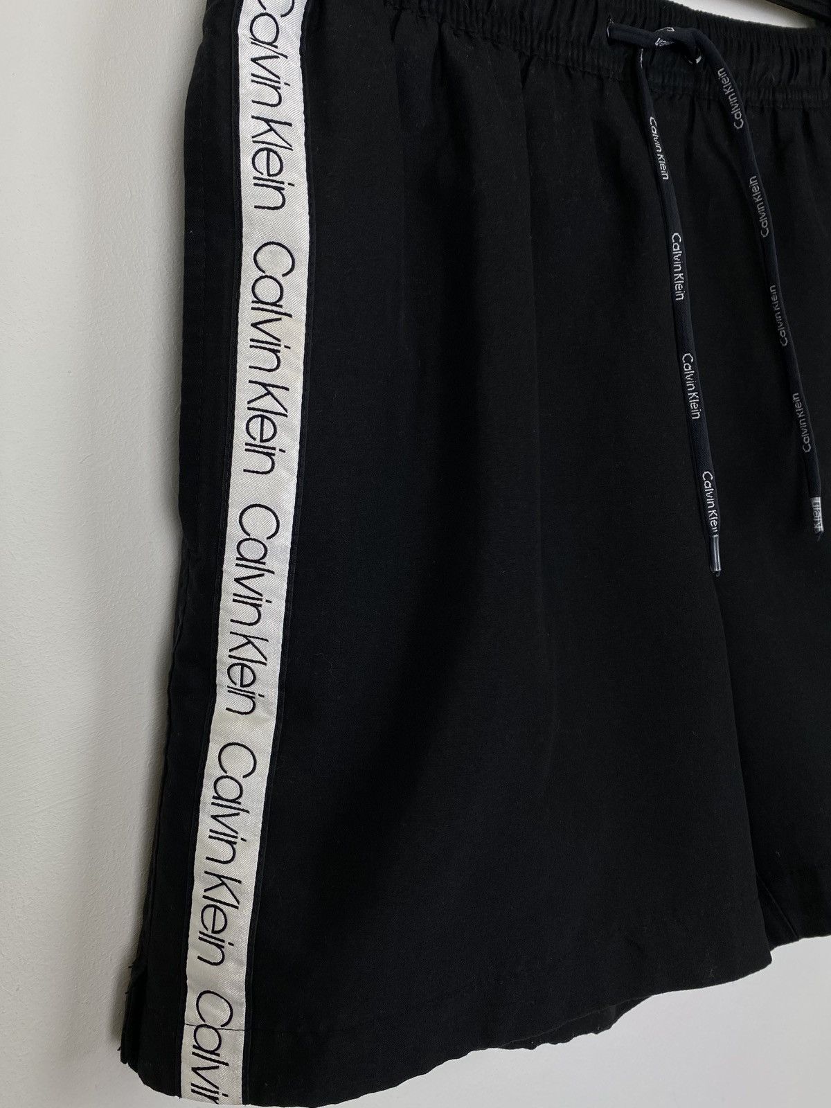 Calvin Klein Calvin Klein Swimming Shorts Size M Beach Lampas Logo Black Size US 32 / EU 48 - 2 Thumbnail