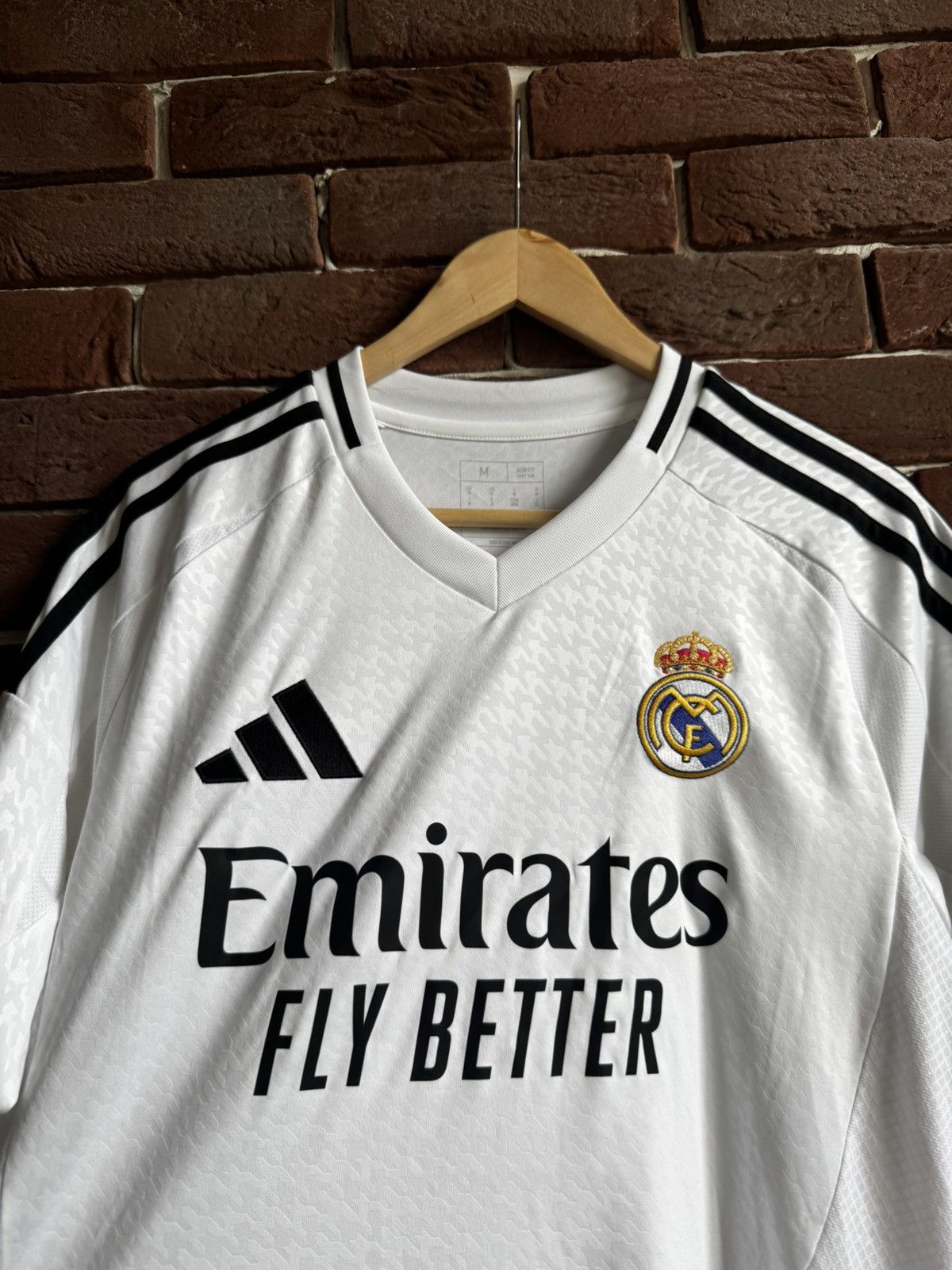 Other Adidas Real Madrid Football Jersey M Hype Soccer Grail Size US M / EU 48-50 / 2 - 3 Thumbnail