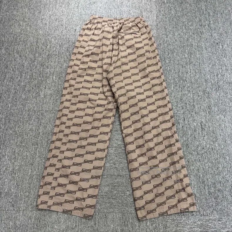 Balenciaga Balenciaga size XS Lock print casual pants Size US 27 - 5 Thumbnail
