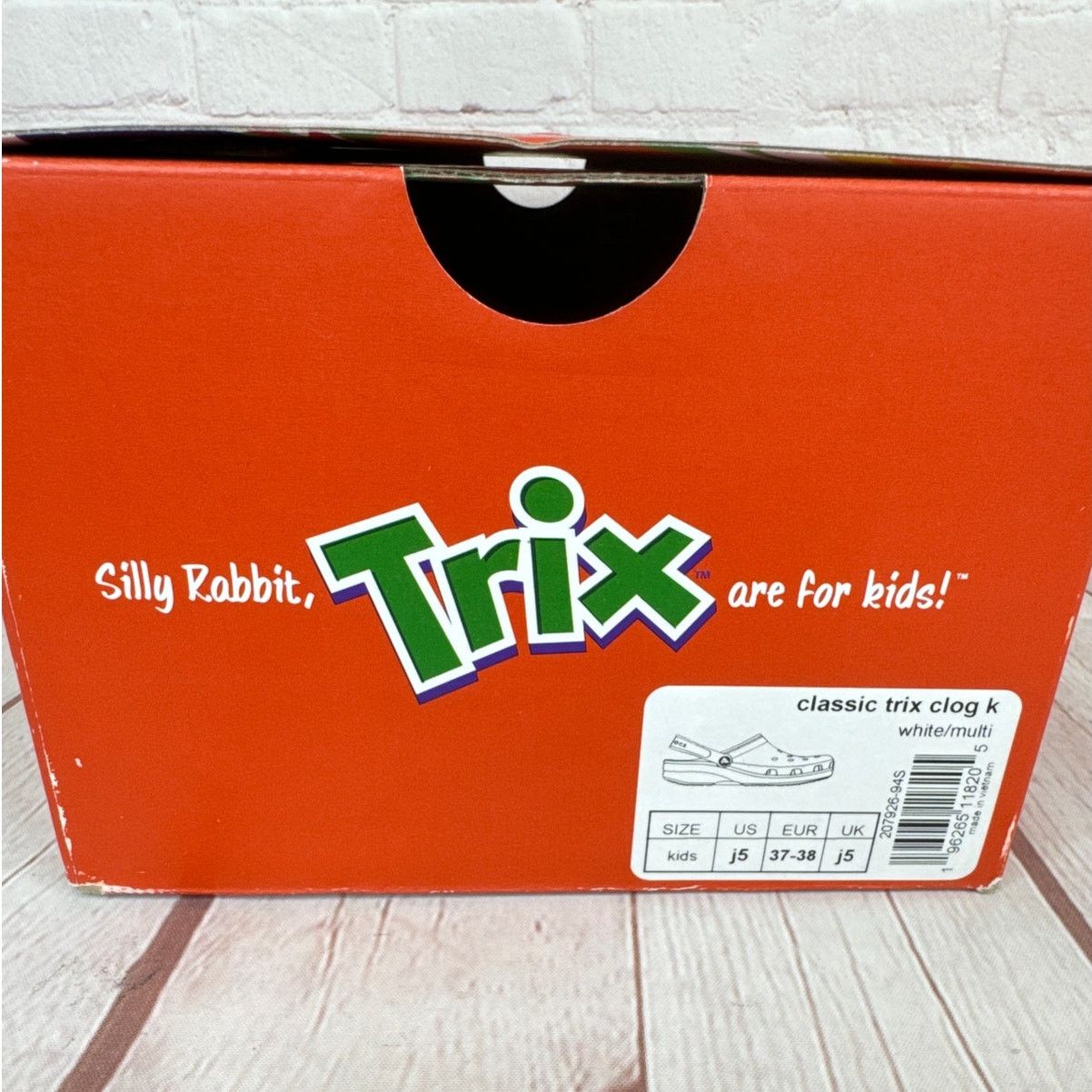 Crocs x General Mills Trix Classic Clog Kids Size J5 shops (207926-94S)