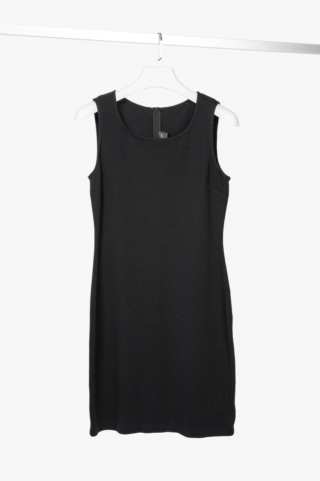 St. John St. John Caviar AW16 Black Wool-Blend Knit Sleeveless Dress Size M / US 6-8 / IT 42-44 - 1 Thumbnail