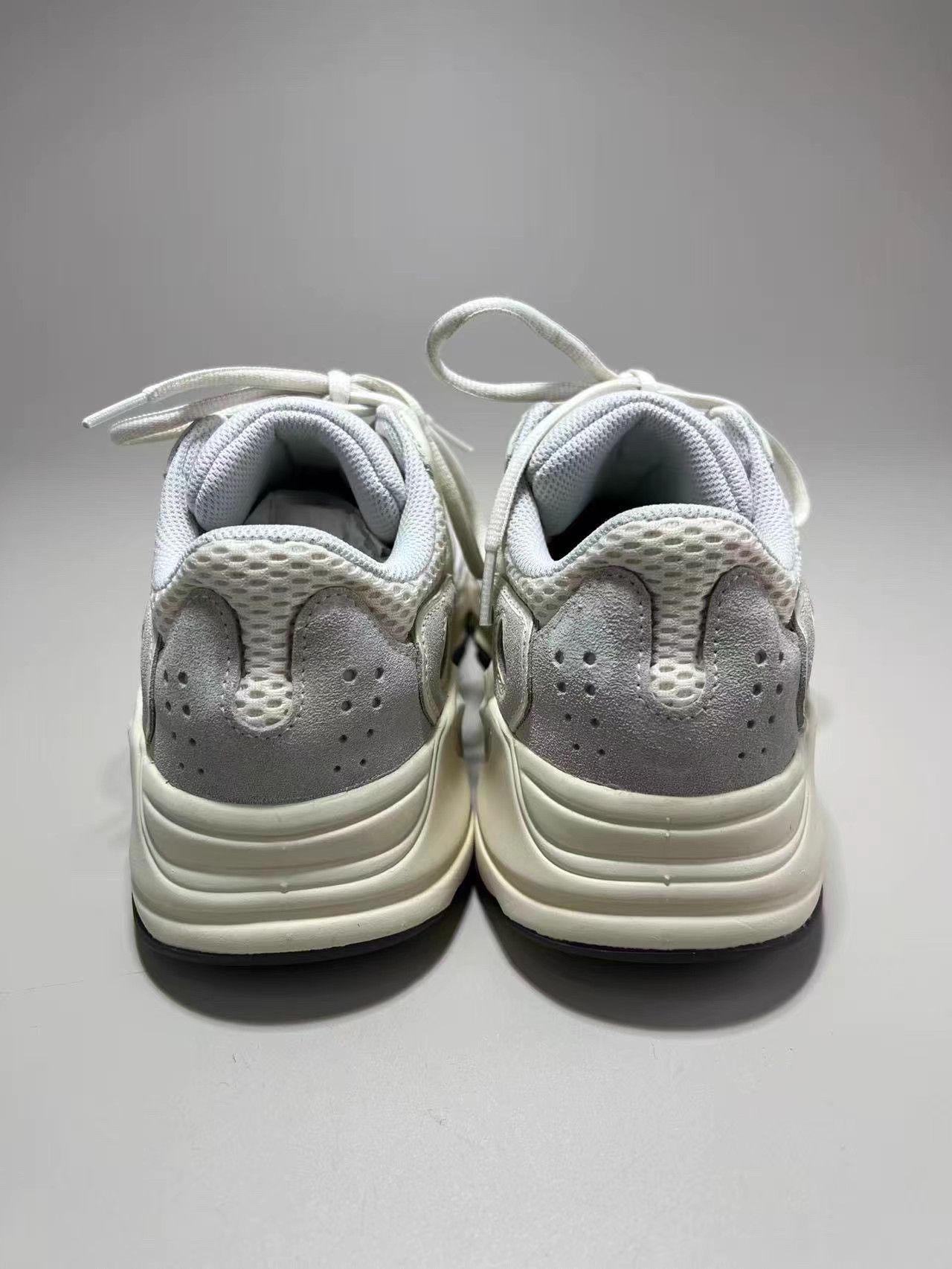Adidas ADIDAS YEEZY 700 Grey White Casual Sneakers Size US 7 / EU 40 - 3 Thumbnail