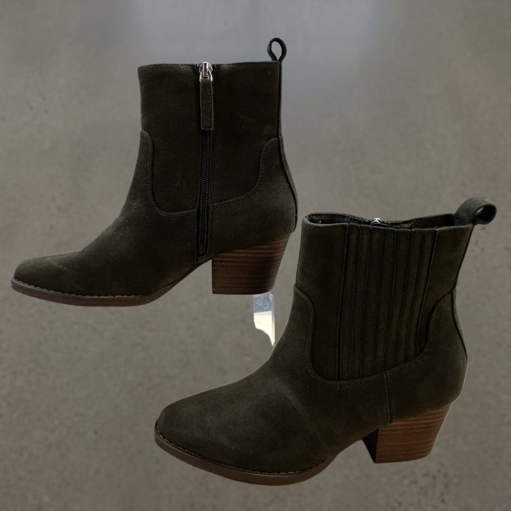 Vintage Universal Thread Solita Chelsea Boots Ankle Booties Green Block Heels 6.5 Womens Size US 7 / IT 37 - 1 Thumbnail