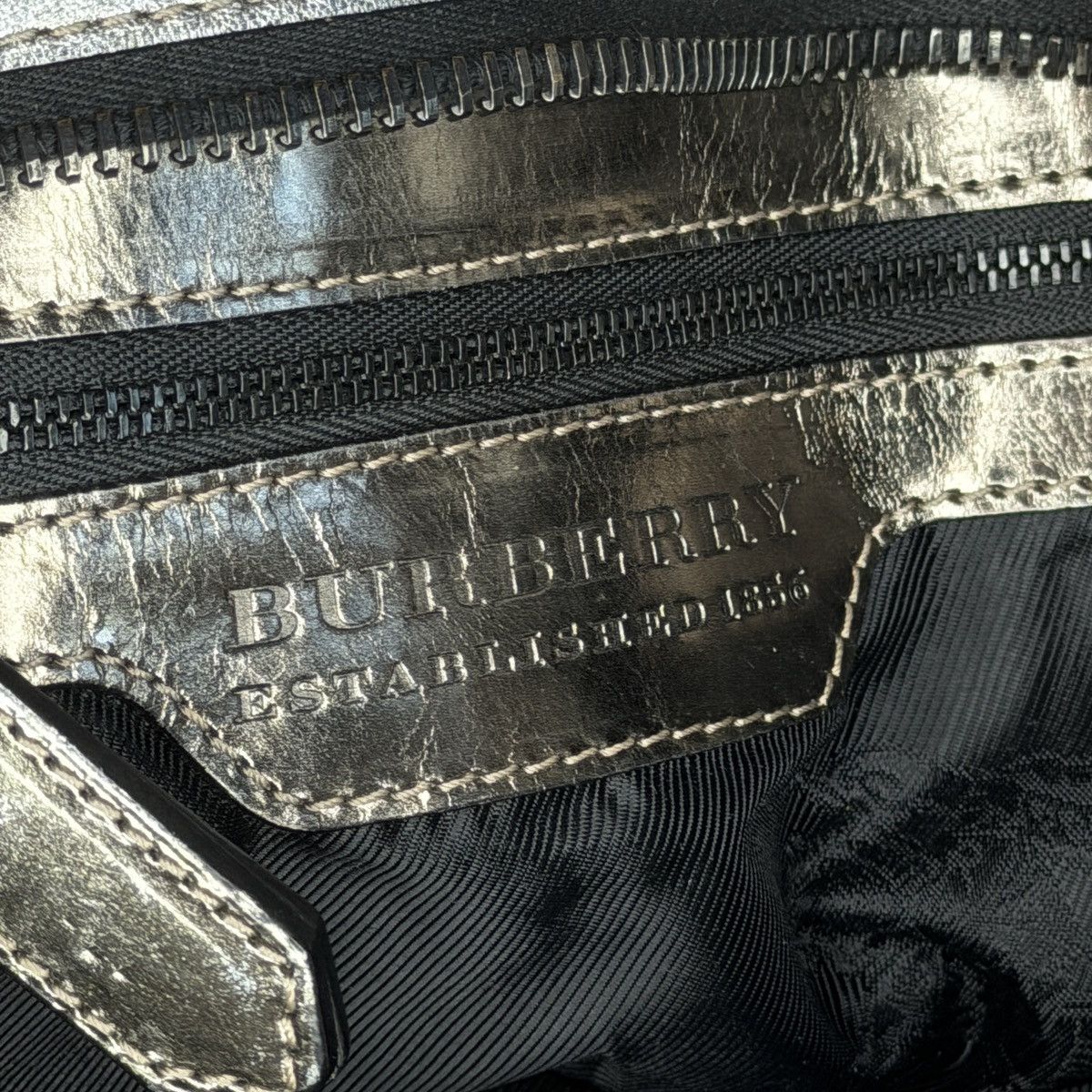 Burberry Burberry Silver Leather Runaway Calf Skin Curvy Bag Size ONE SIZE - 15 Thumbnail