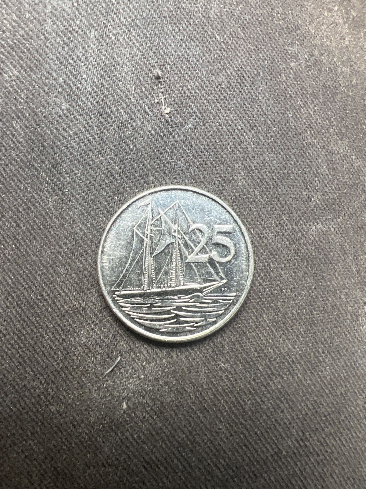 Hypebeast 2013 Cayman Islands 25 Cents Coin Size ONE SIZE - 2 Thumbnail