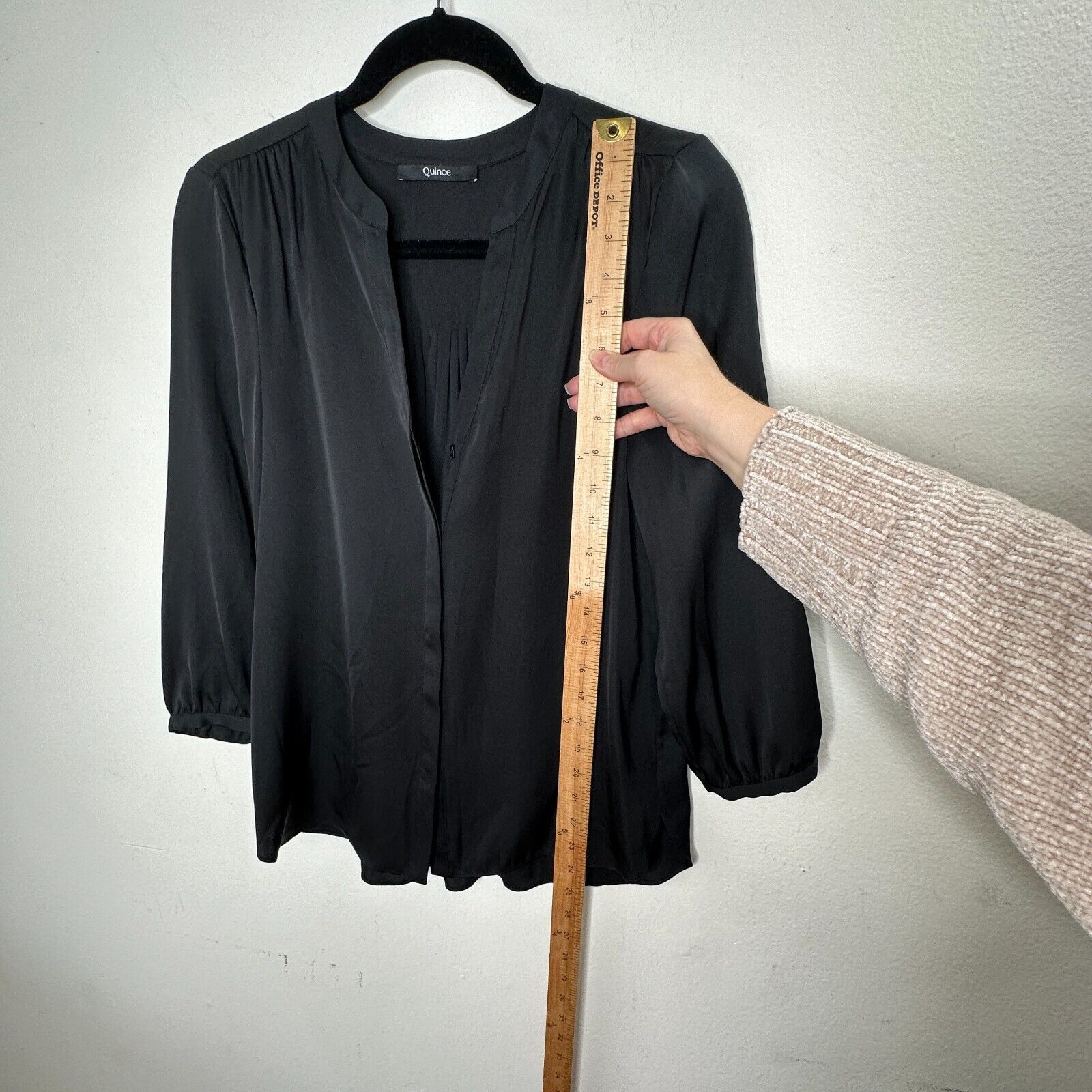 Quince Quince Washable Silk VNeck Button 3/4 Sleeve Pleated Back XS Size XS / US 0-2 / IT 36-38 - 14 Thumbnail
