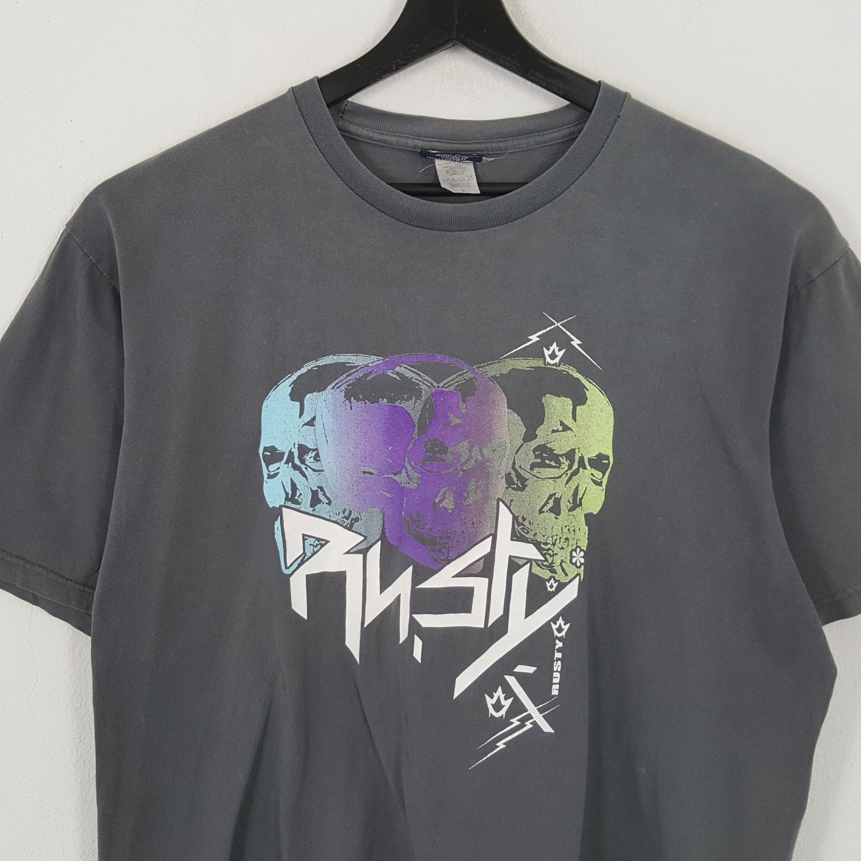 Rusty × Vintage RUSTY Tshirt Skulls Design Rock Punk Streetwear Style Size US XL / EU 56 / 4 - 2 Thumbnail