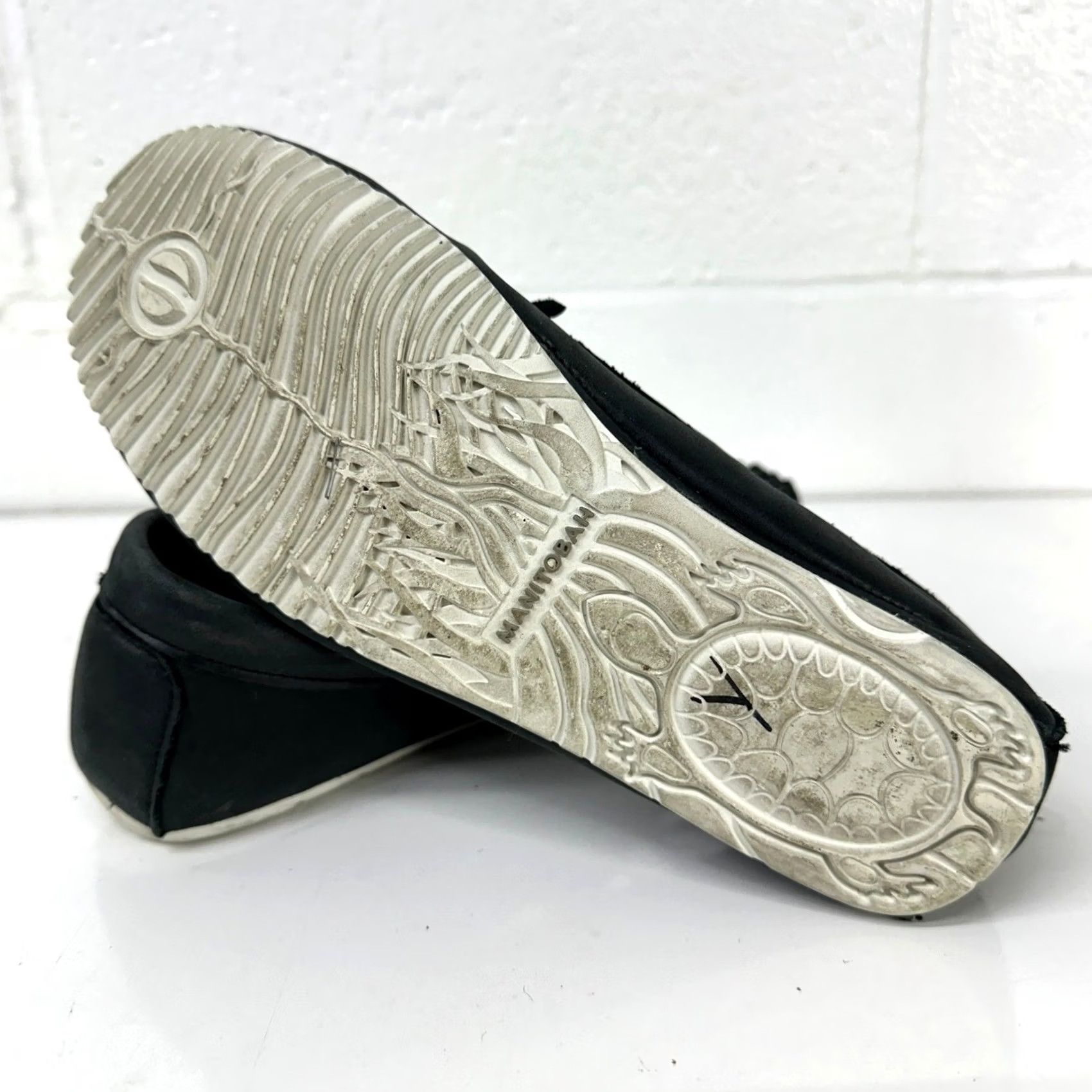 Vintage Manitobah Mukluks Black Leather Moccasin Slip-On Women’s 7 Beaded Leaf Bow Slip-On Casual Vintage: No, 90s, etc. Size US 8 / IT 38 - 6 Thumbnail