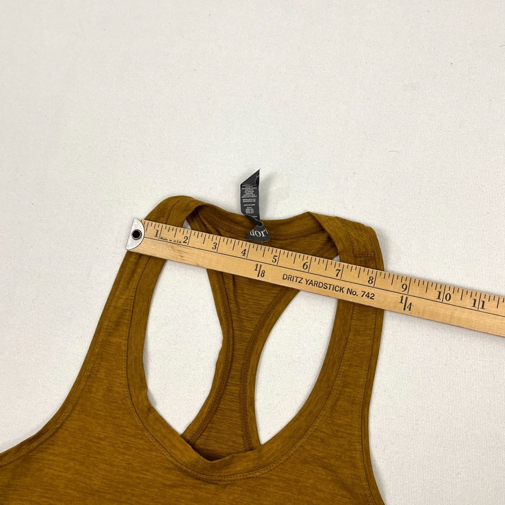 Vuori Vuori Lux Performance Tank Top Womens S Golden Brown VW108 Tank Sleeveless Racerback Athletic Style Classic Sports Womens Size S / US 4 / IT 40 - 6 Thumbnail