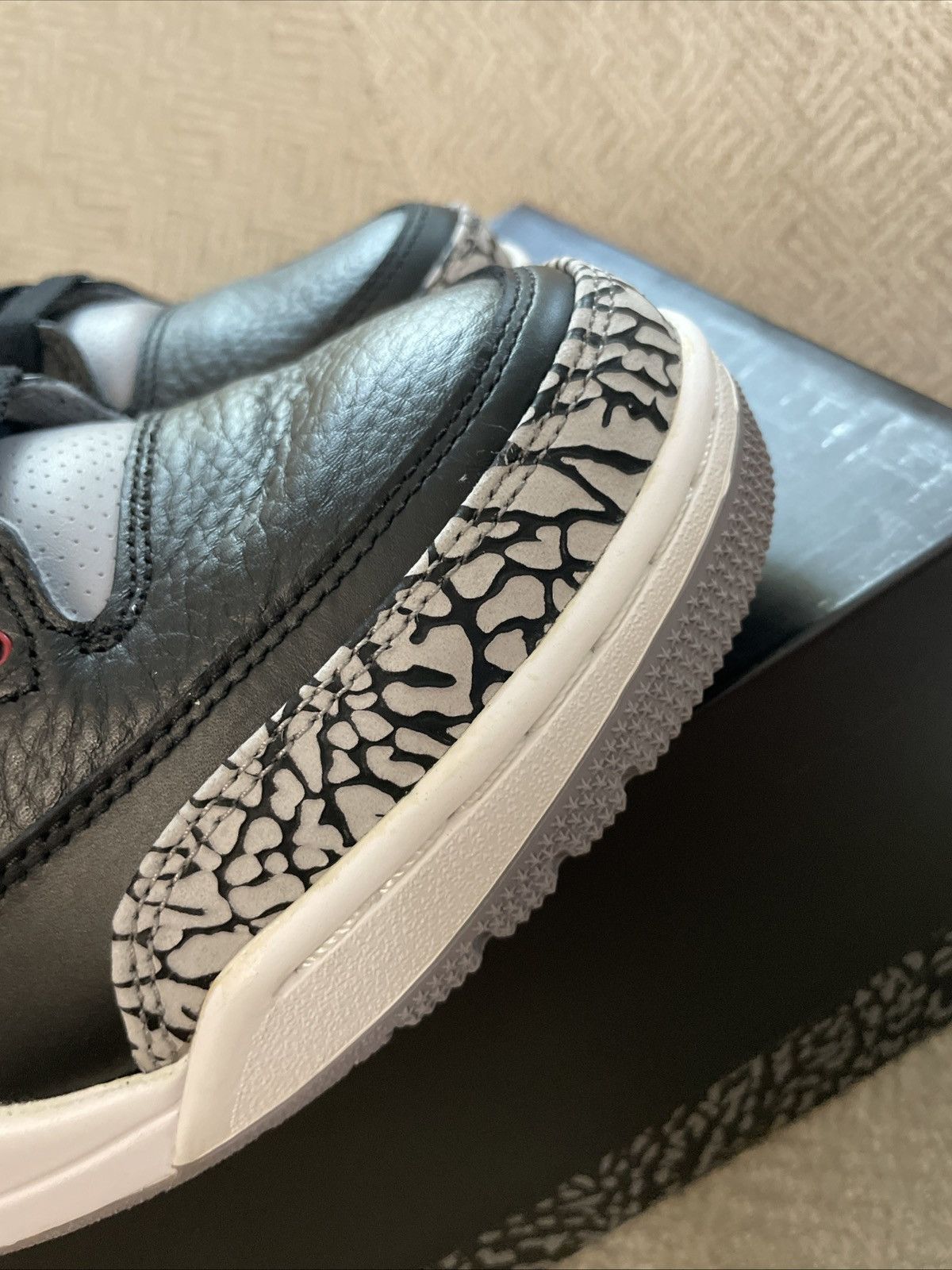 Jordan Brand Nike Jordan Air 3 Size US 9.5 / EU 42-43 - 23 Thumbnail