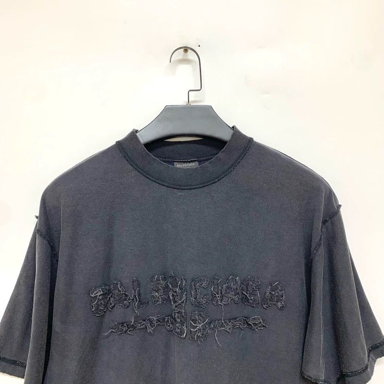 Balenciaga Balenciaga Letter Logo Short Sleeve Size S Size US S / EU 44-46 / 1 - 3 Thumbnail