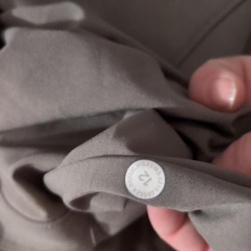 Lululemon Lululemon On The Fly Crop *Woven 23".Grey Sage Size 12 Size 34" / US 12 / IT 48 - 2 Thumbnail