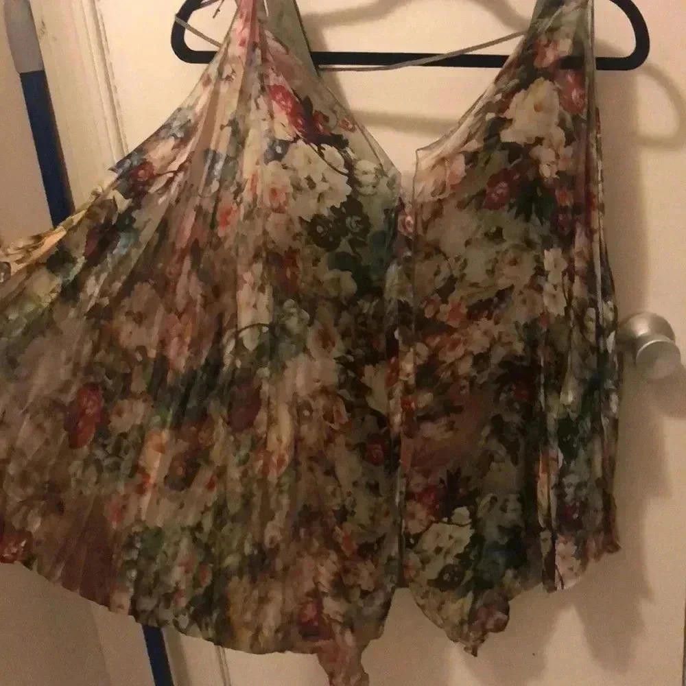 Designer Bailey 44 Floral Pleated Top - Elegant Layering Piece Size M / US 6-8 / IT 42-44 - 2 Thumbnail