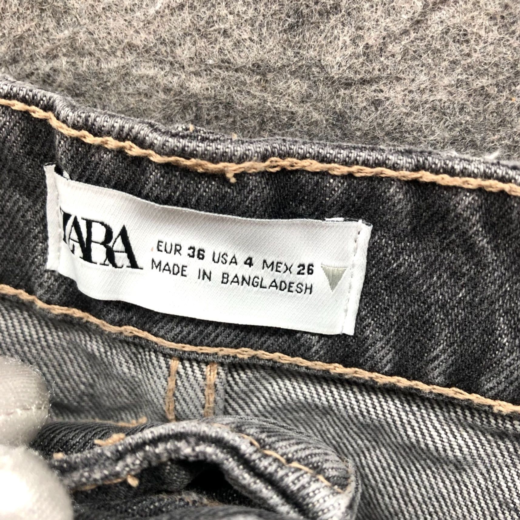 Zara VINTAGE Zara High Waisted Cutoff Denim Shorts Womens 4 Washed Black Frayed Button Fly Size 27" / US 4 / IT 40 - 8 Thumbnail
