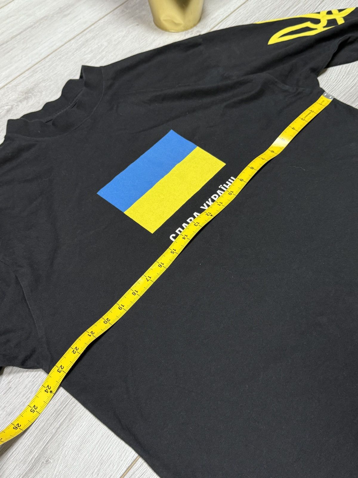 Balenciaga Balenciaga Ukraine Support long sleeve Tee united24 flag Size US M / EU 48-50 / 2 - 9 Thumbnail
