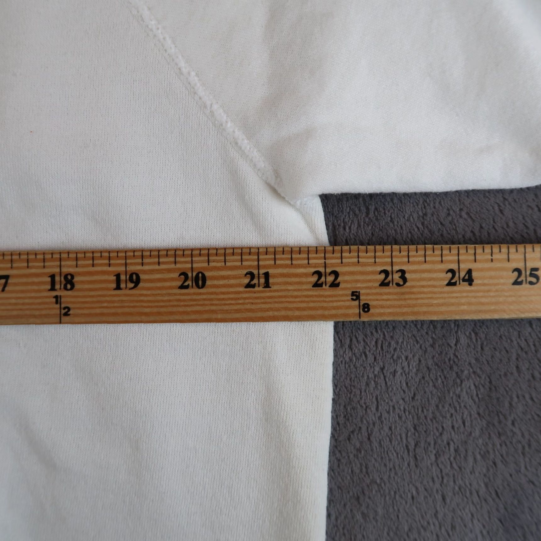 VINTAGE Hanes Sweatshirt Unisex XL Crew Neck White 80s Vintage Raglan Graphic Print All Seasons Activewear Reading Book Club Jane Austen