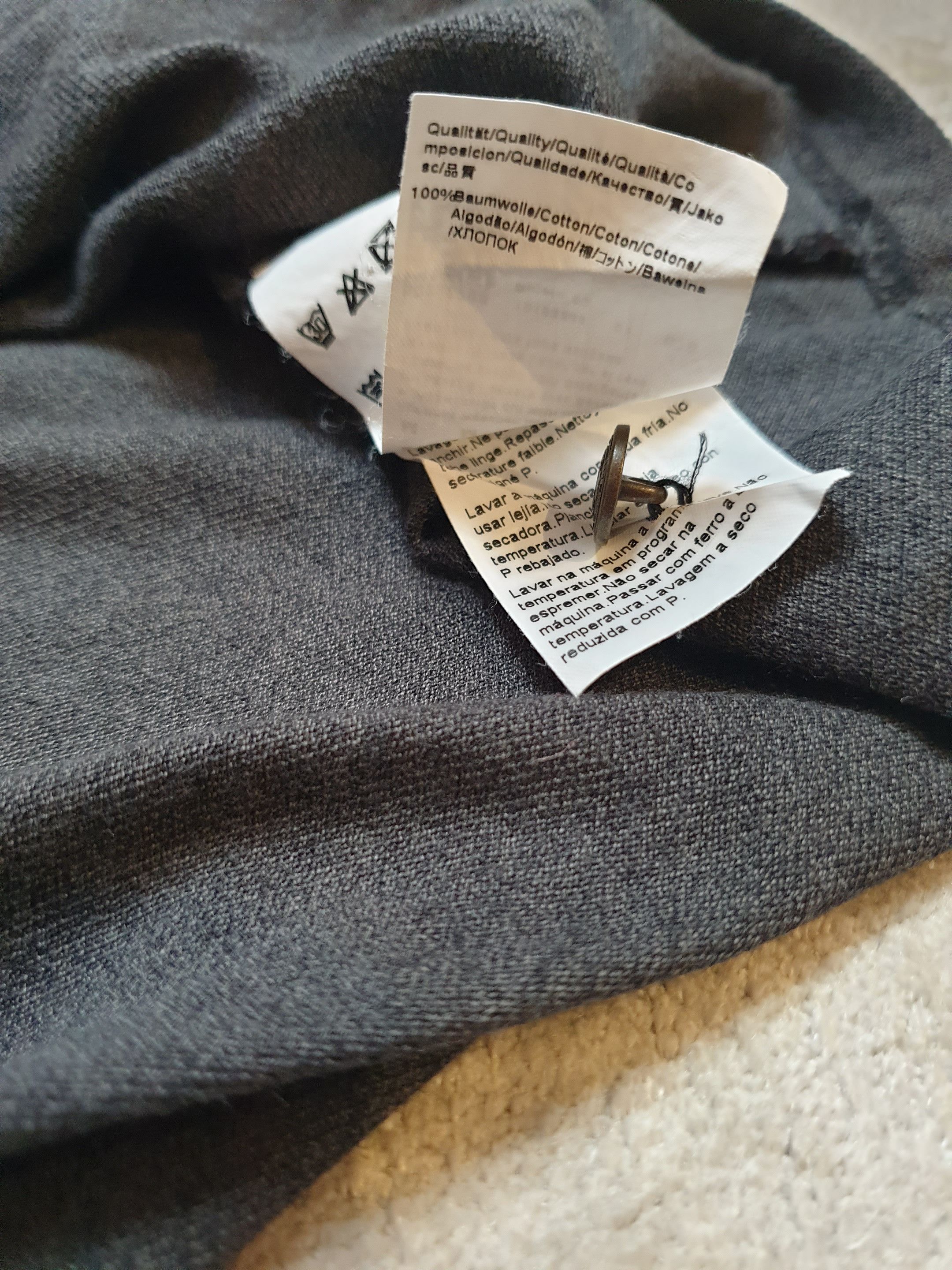 Hugo Boss Longsleeve. Tags on buttons. Size US M / EU 48-50 / 2 - 5 Thumbnail