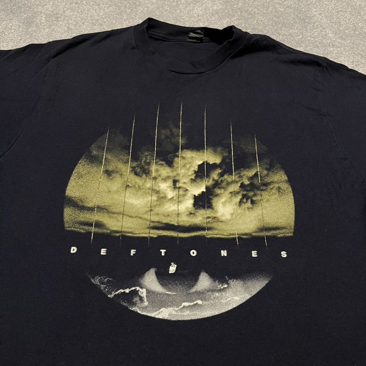 Band Tees × Vintage Vintage Y2K Deftones Eye of the Storm Graphic Logo Band Tee Size US M / EU 48-50 / 2 - 2 Thumbnail
