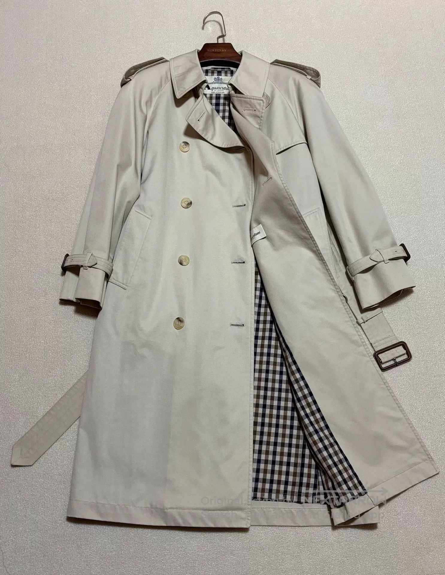 Aquascutum Aquascutum Women's London Trench Coat. Size M / US 6-8 / IT 42-44 - 1 Thumbnail