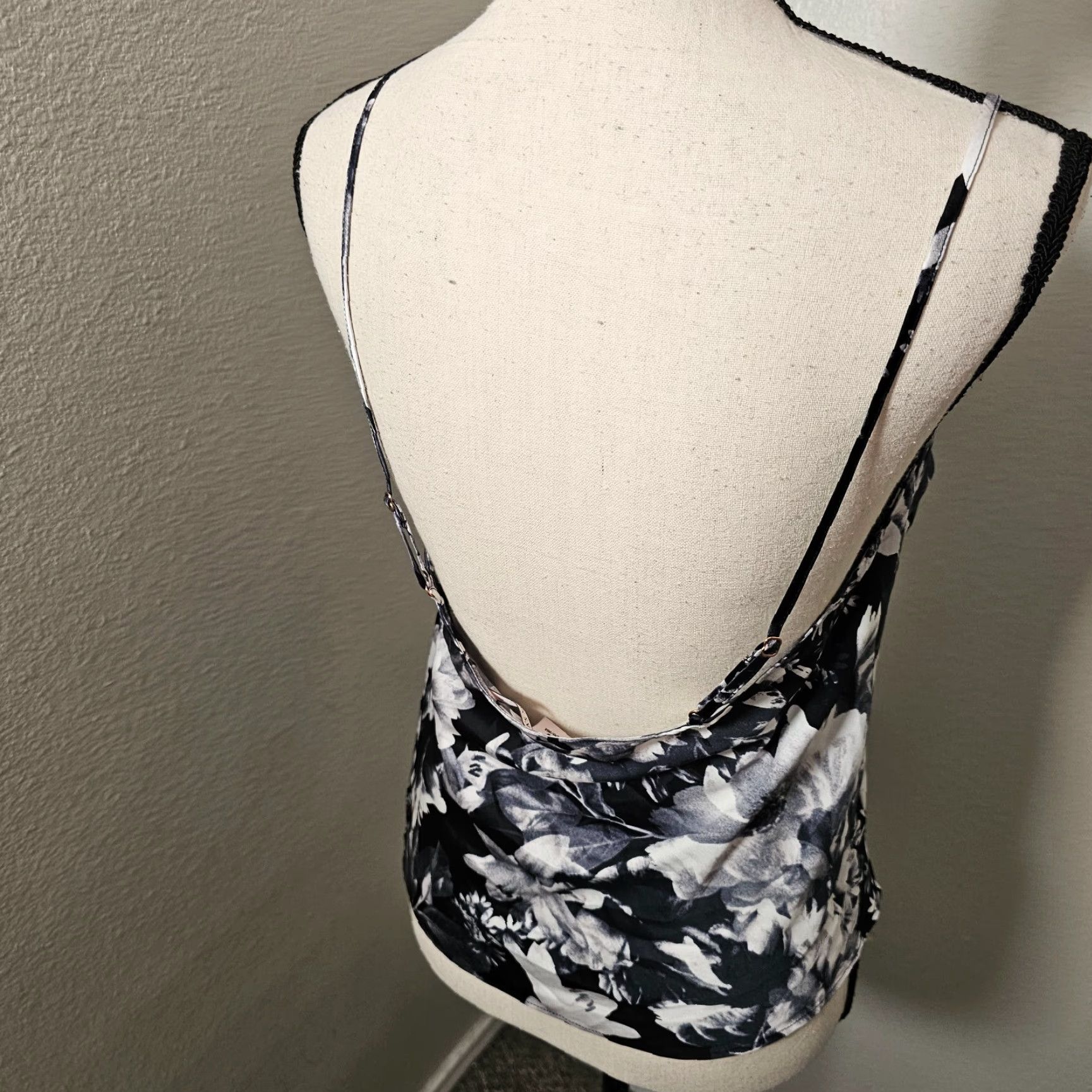 Victoria's Secret Victoria's Secret Top Medium Black Floral Print Lace Cami Lightweight Size M / US 6-8 / IT 42-44 - 3 Thumbnail