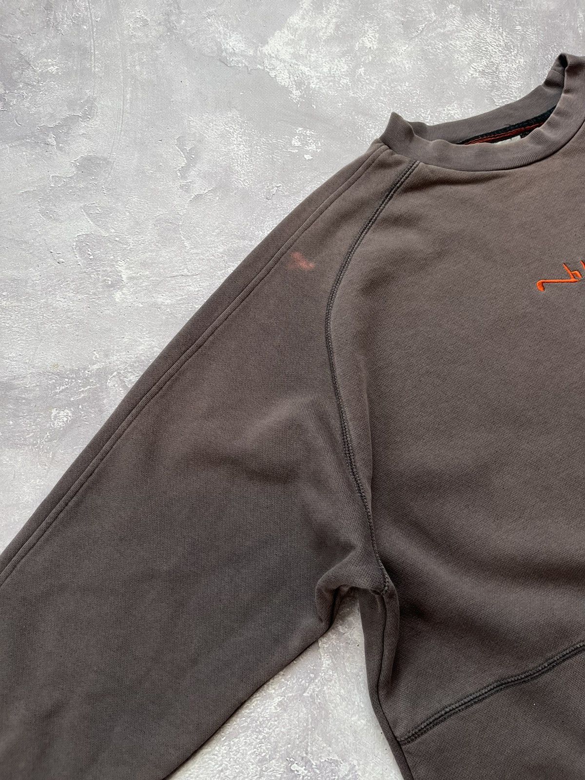 Nike Vintage Nike Y2K Faded Grey Distressed Sweatshirt Size M Size US M / EU 48-50 / 2 - 5 Thumbnail