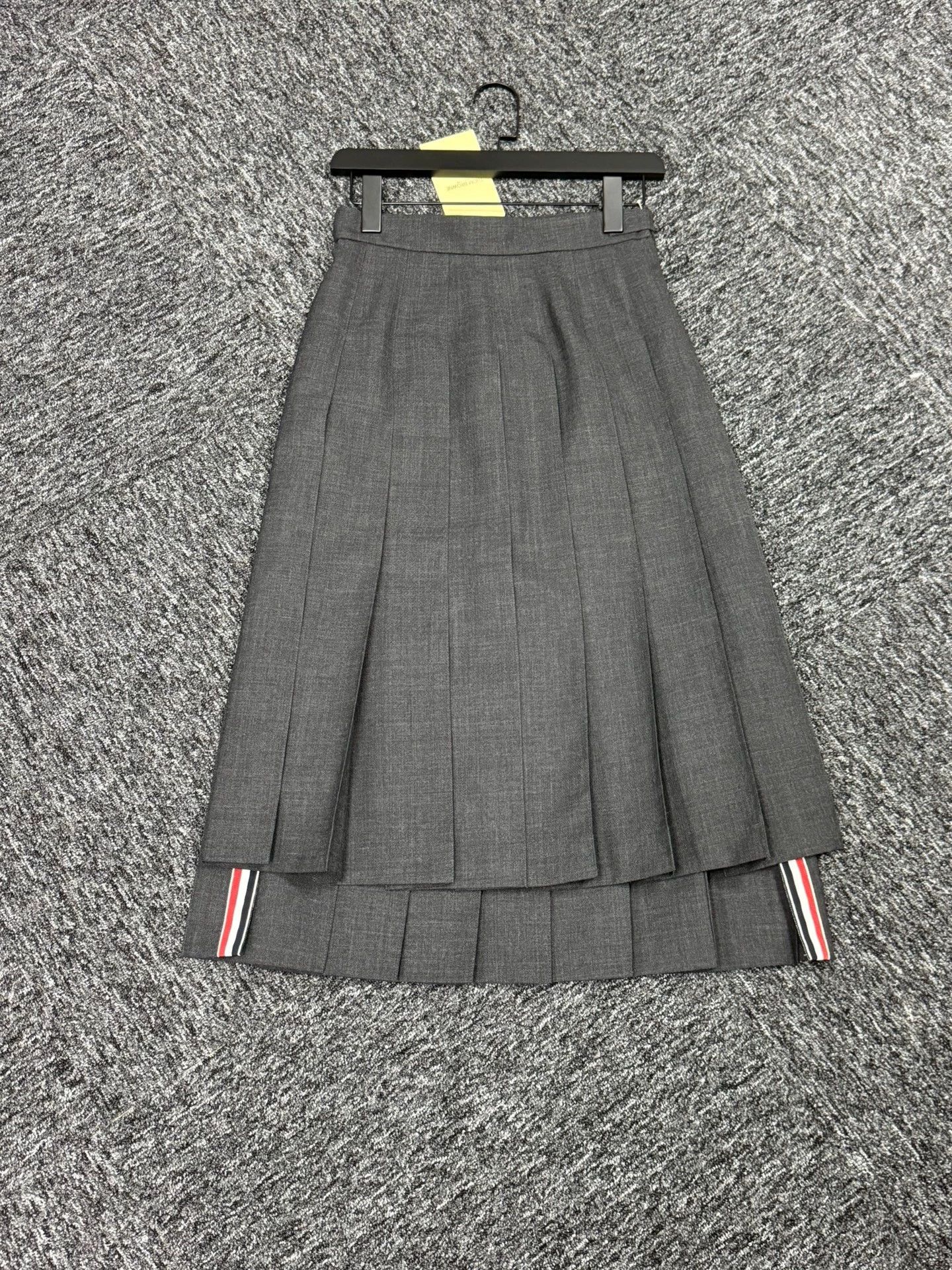 Thom Browne Thom Browne Classic Pleated Long Skirt Dark Gray Size 38 Size 26" / US 2 / IT 38 - 3 Thumbnail