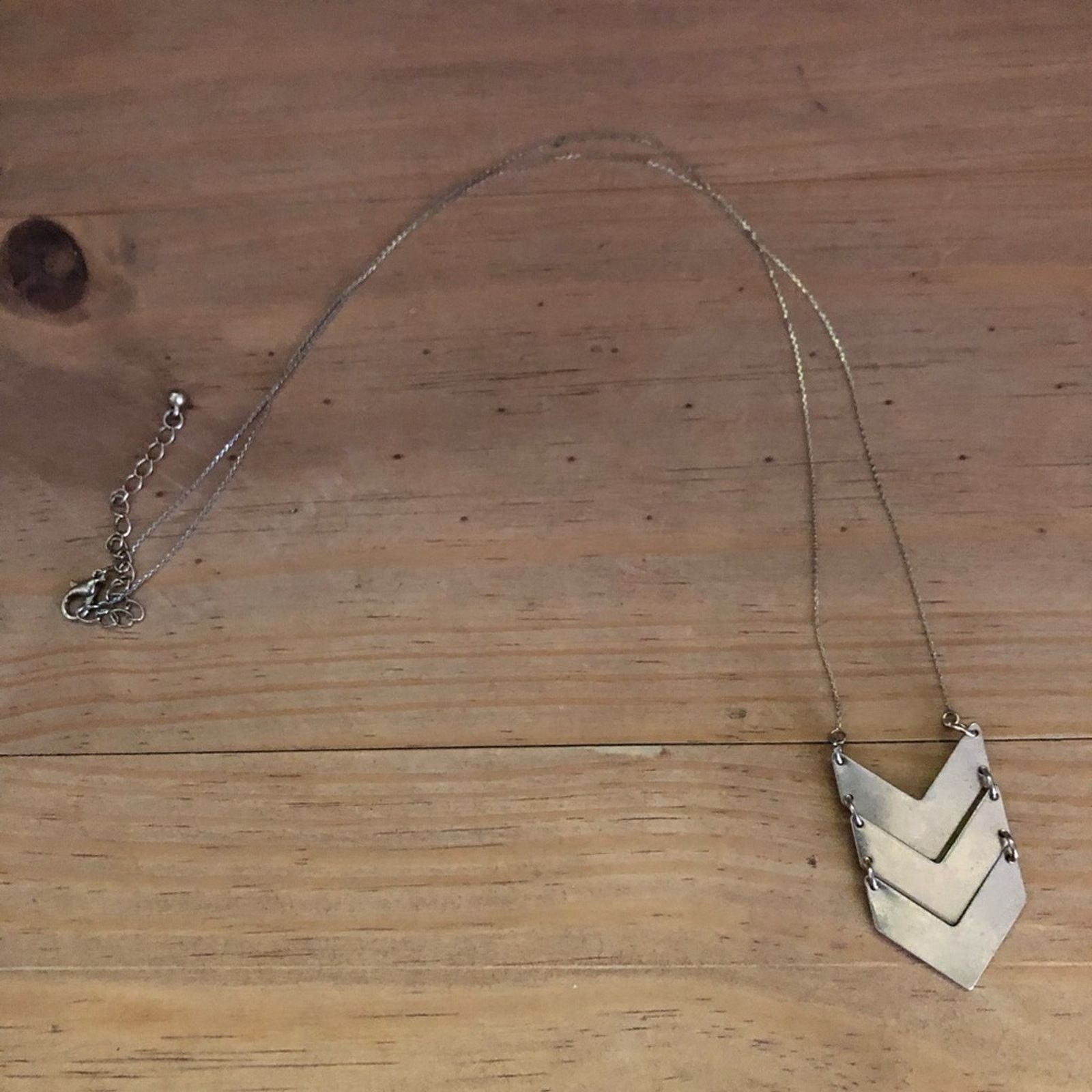 Jewelry Triple chevron disc gold plated delicate chain necklace Size ONE SIZE - 6 Thumbnail