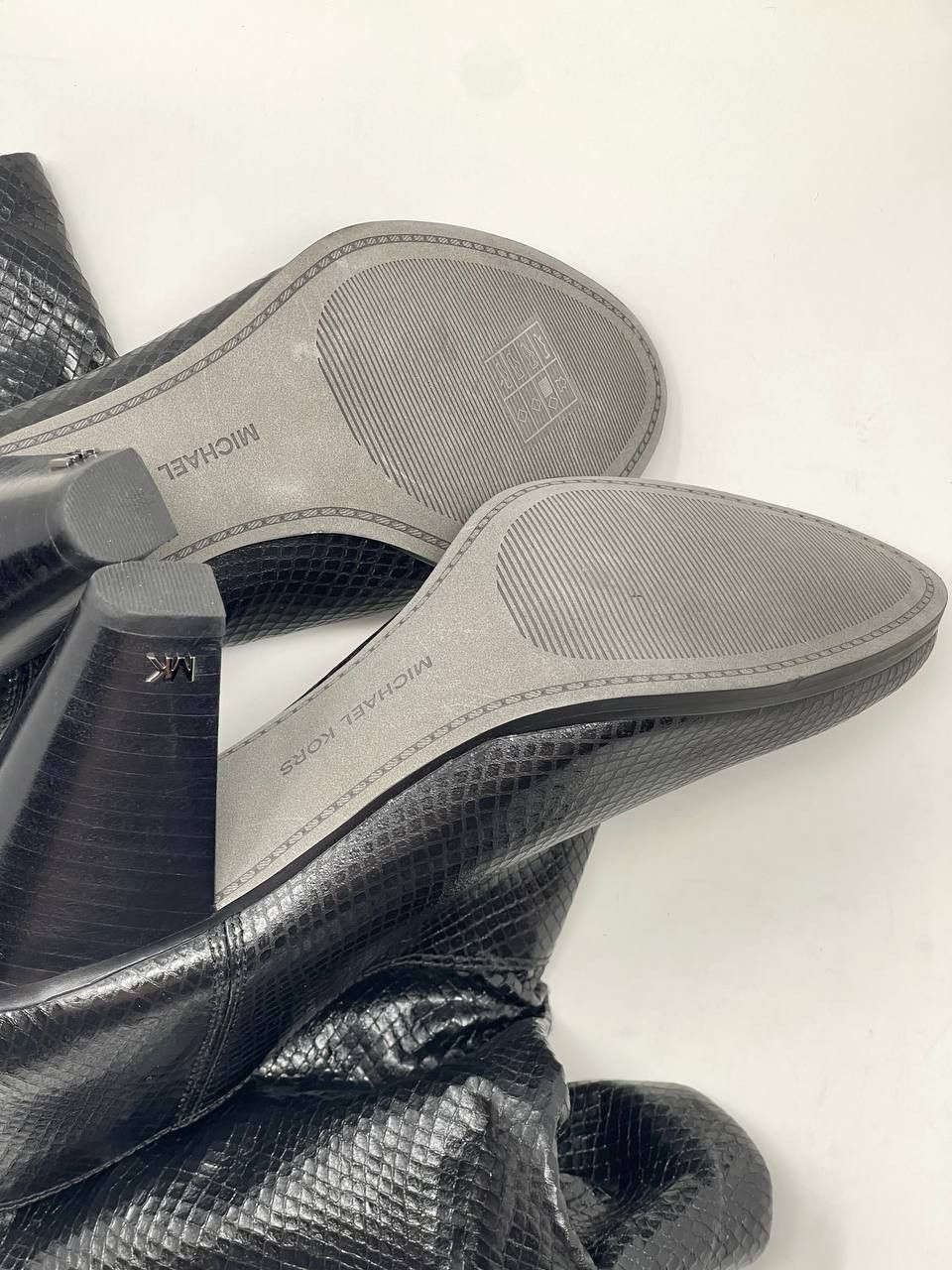 Michael Kors Michael Kors Divia Booties Size 9M Black Snakeskin Size US 9 / IT 39 - 3 Thumbnail