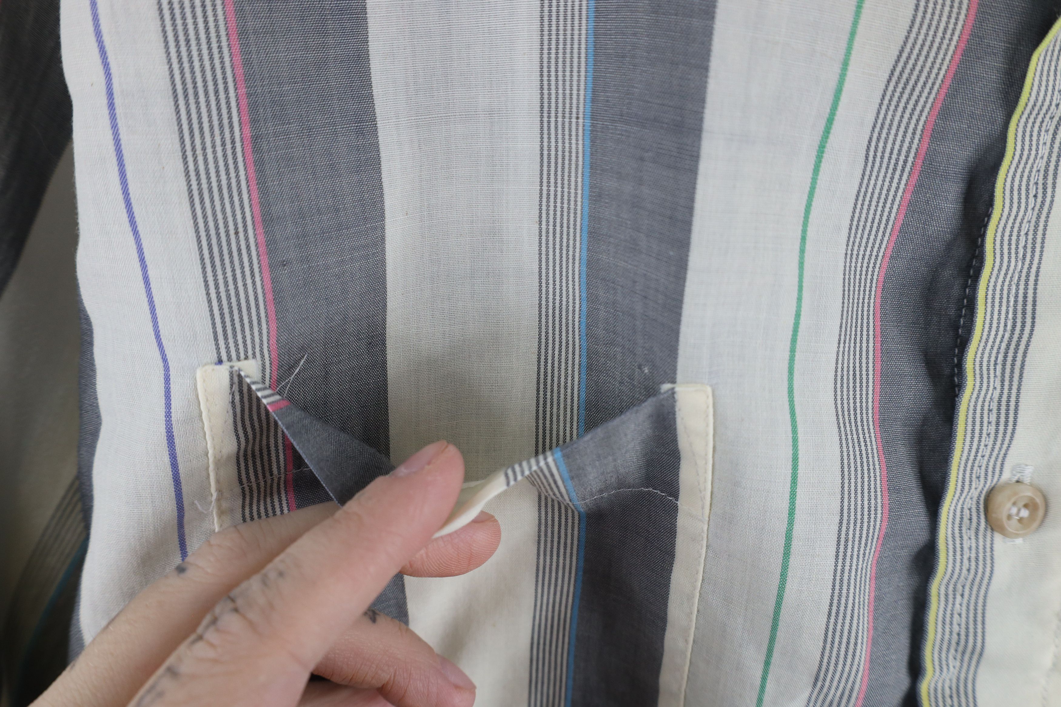 Vintage Vintage 90s Streetwear Rainbow Striped Collared Button Shirt Size US XL / EU 56 / 4 - 13 Thumbnail
