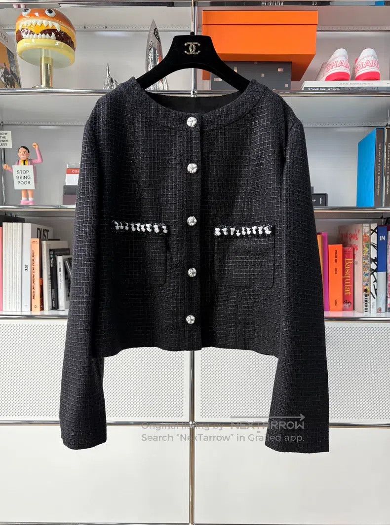 Chanel Chanel 24p black rolled-edged camelia classic small black Size L / US 10 / IT 46 - 1 Thumbnail