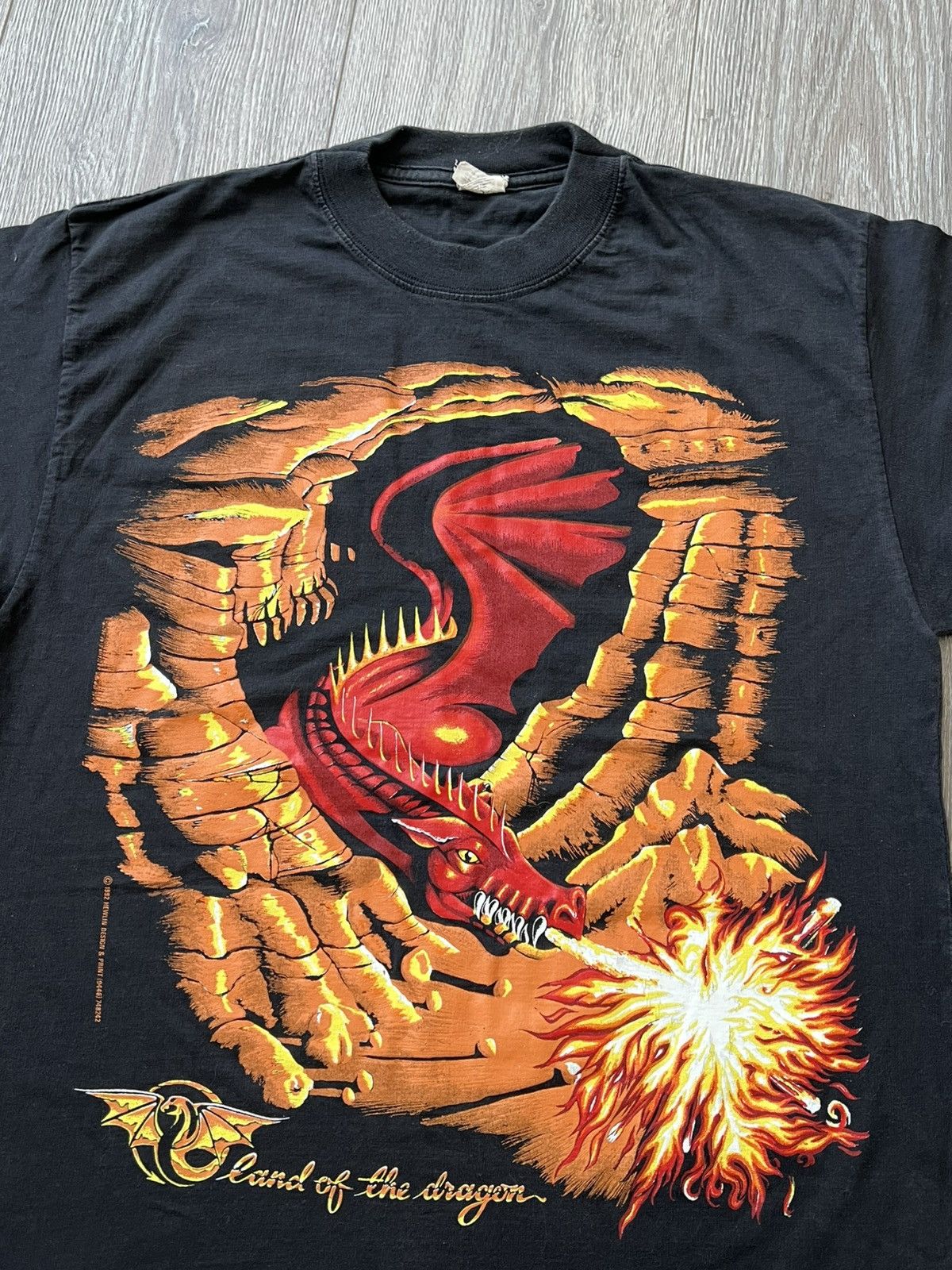 Band Tees Vintage 1992 Land of the Dragon Fantasy T-Shirt Y2K 90s Size US M / EU 48-50 / 2 - 3 Thumbnail