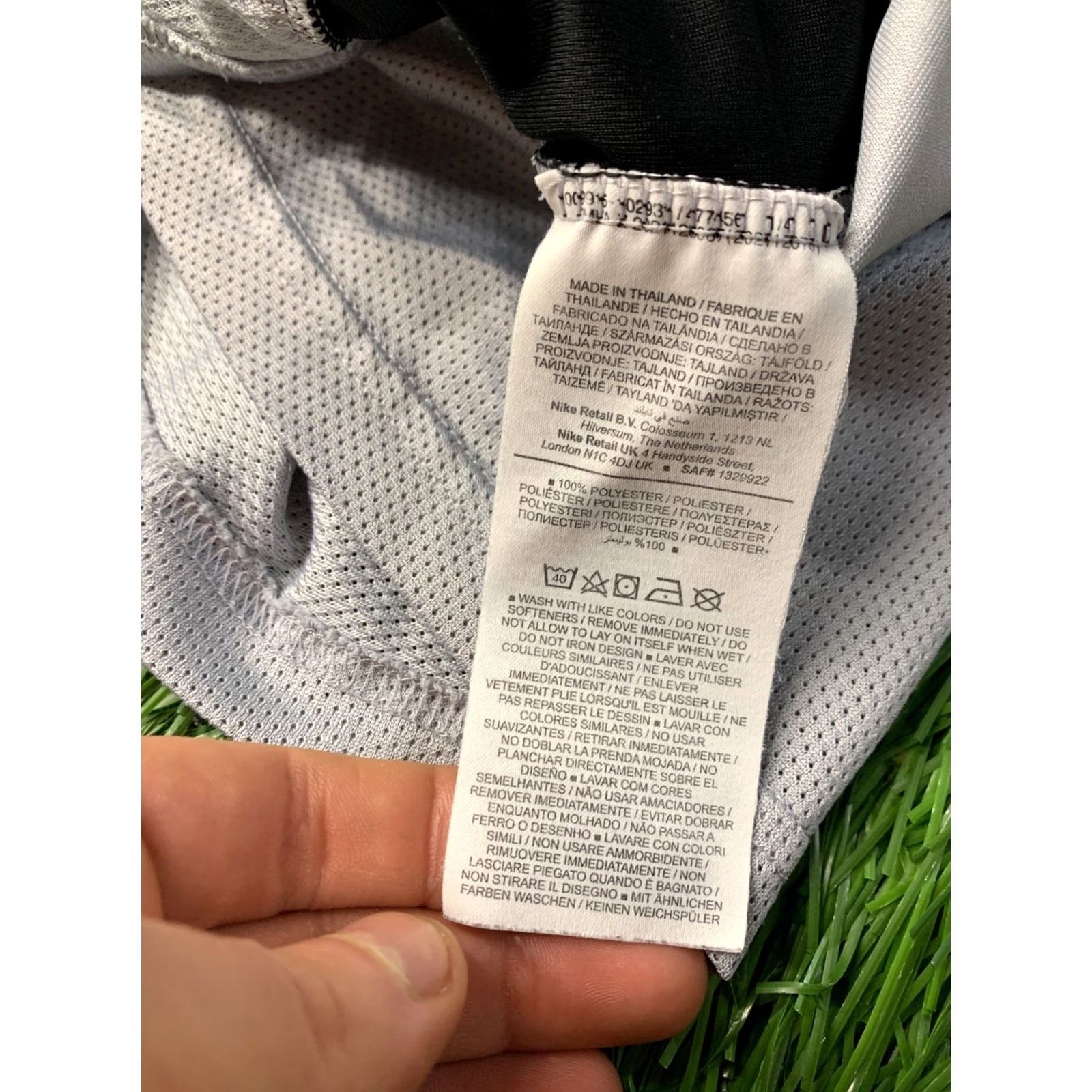 Nike NIKE ACADEMY DRI-FIT ORIGINAL 2023 MEN FOOTBALL SHIRT JERSEY XXXL GRAY AND BLACK Crew Neck Short Sleeve Diagonal Football Nike Dri-FIT Mens XXXL Size US XXL / EU 58 / 5 - 6 Thumbnail