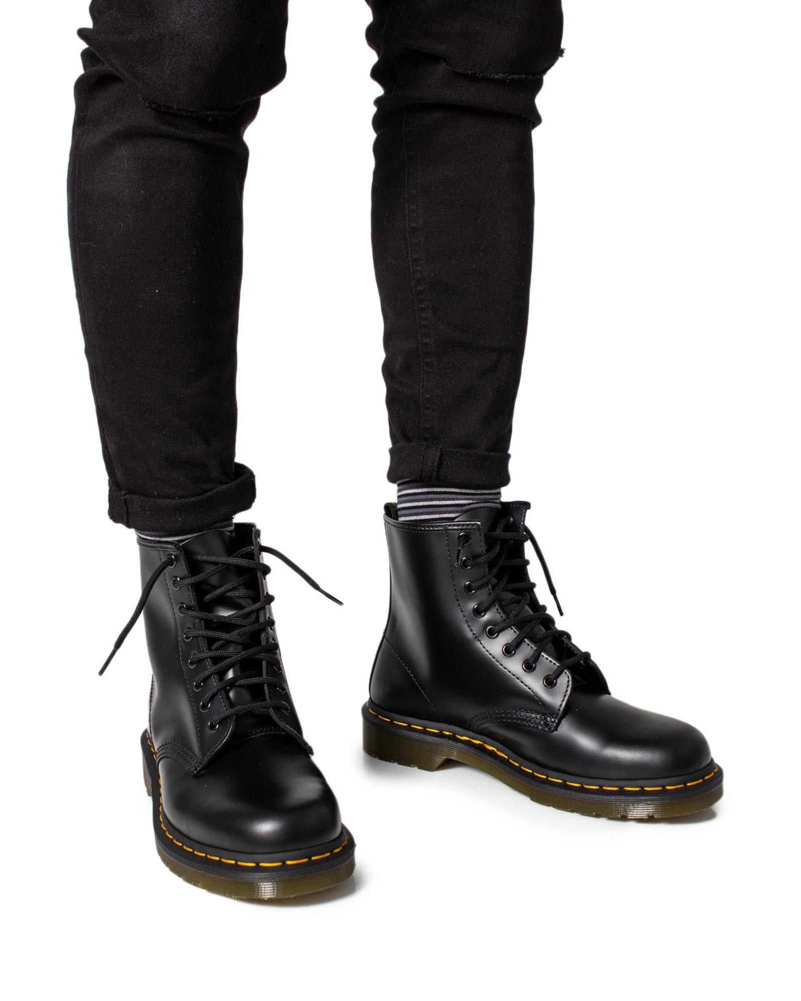 image of Dr Martens Classic Leather Lace-Up Boots in Black, Men's (Size 9)