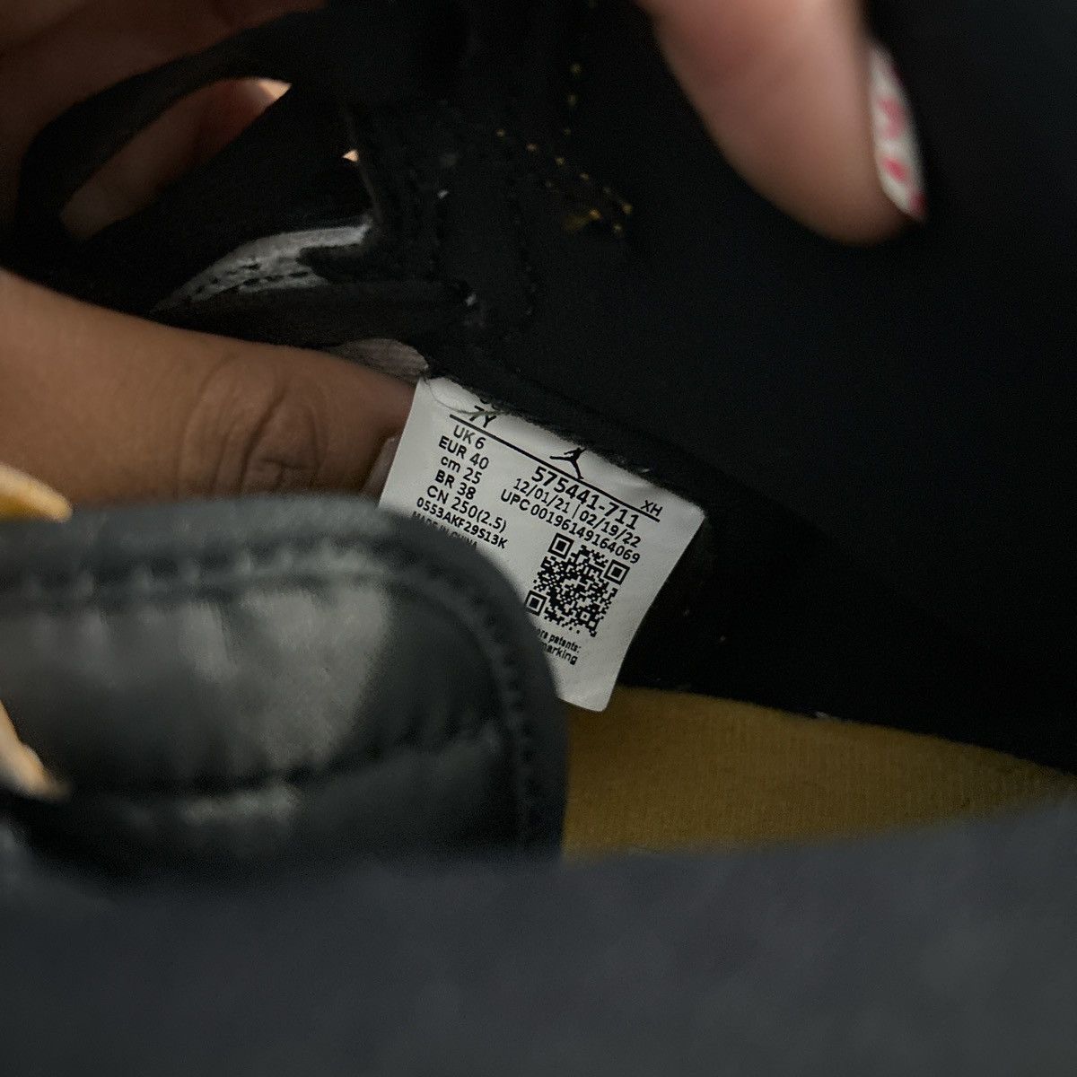 Jordan Brand × Nike Air Jordan 1s Retro High OG Yellow Toe Size US 7 / EU 40 - 3 Thumbnail