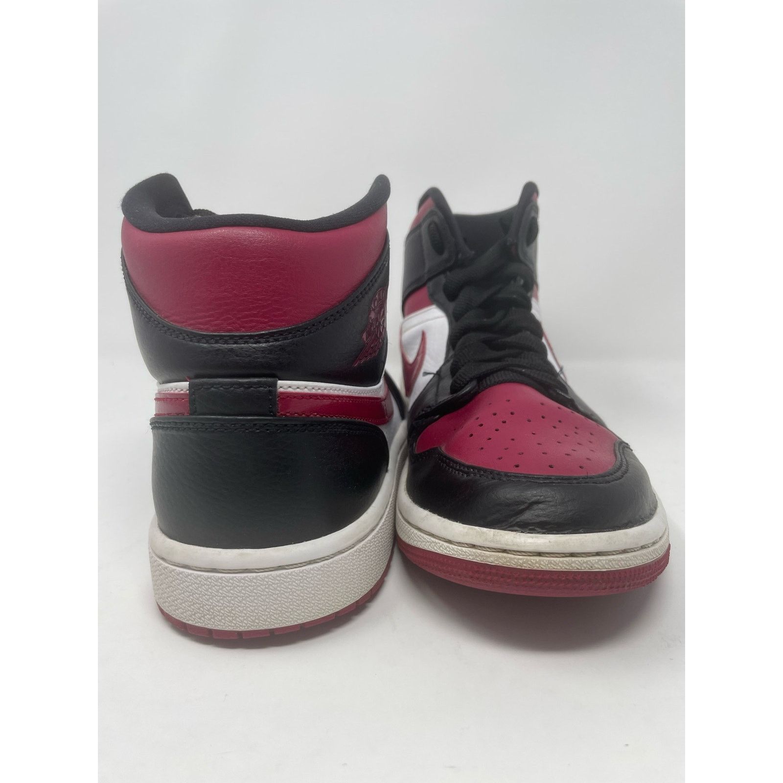 Jordan Brand Nike Air Jordan Retro 1 Mid Red Black 554724-066 Men Size 8 Size US 8 / EU 41 - 8 Thumbnail