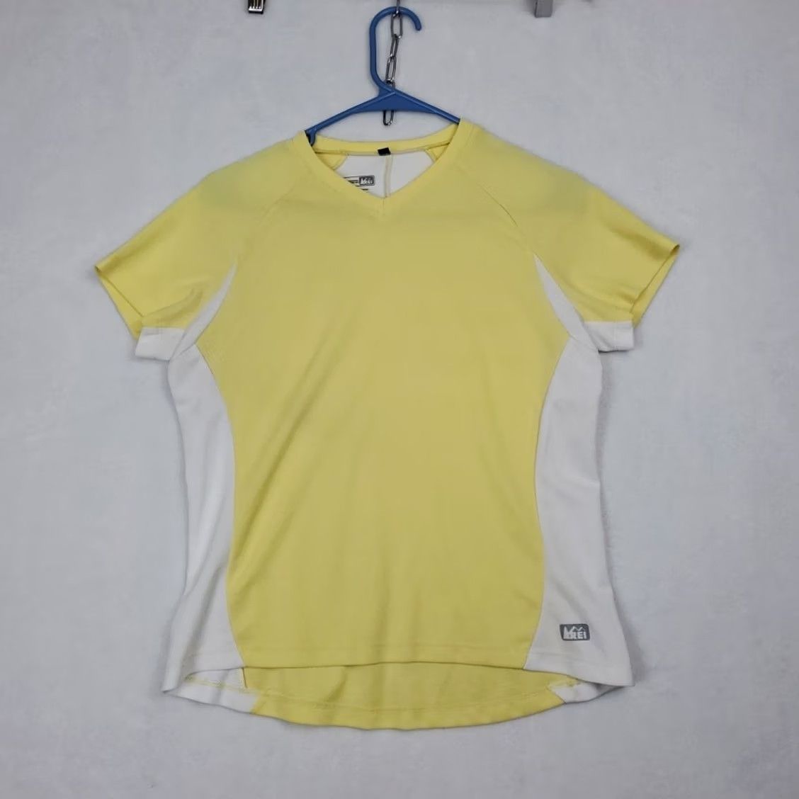 Vintage REI Womens M Short Sleeve V-Neck Outdoor Hiking Shirt Yellow Shirt Womens M Short Sleeve V-Neck Outdoor Hiking Shirt Yellow Size M / US 6-8 / IT 42-44 - 3 Thumbnail